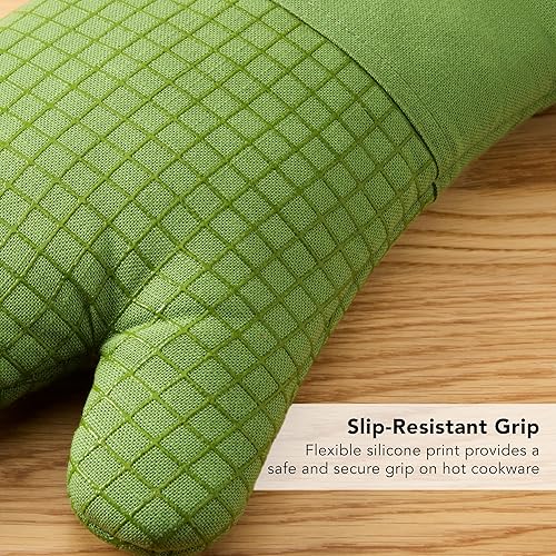 Miniatura 7 de KITCHENAID Gourmet Series Gridlines - Juego de 2 guantes de horno resistentes al calor hasta 600 F, agarre de silicona suave, puño magnético, verde