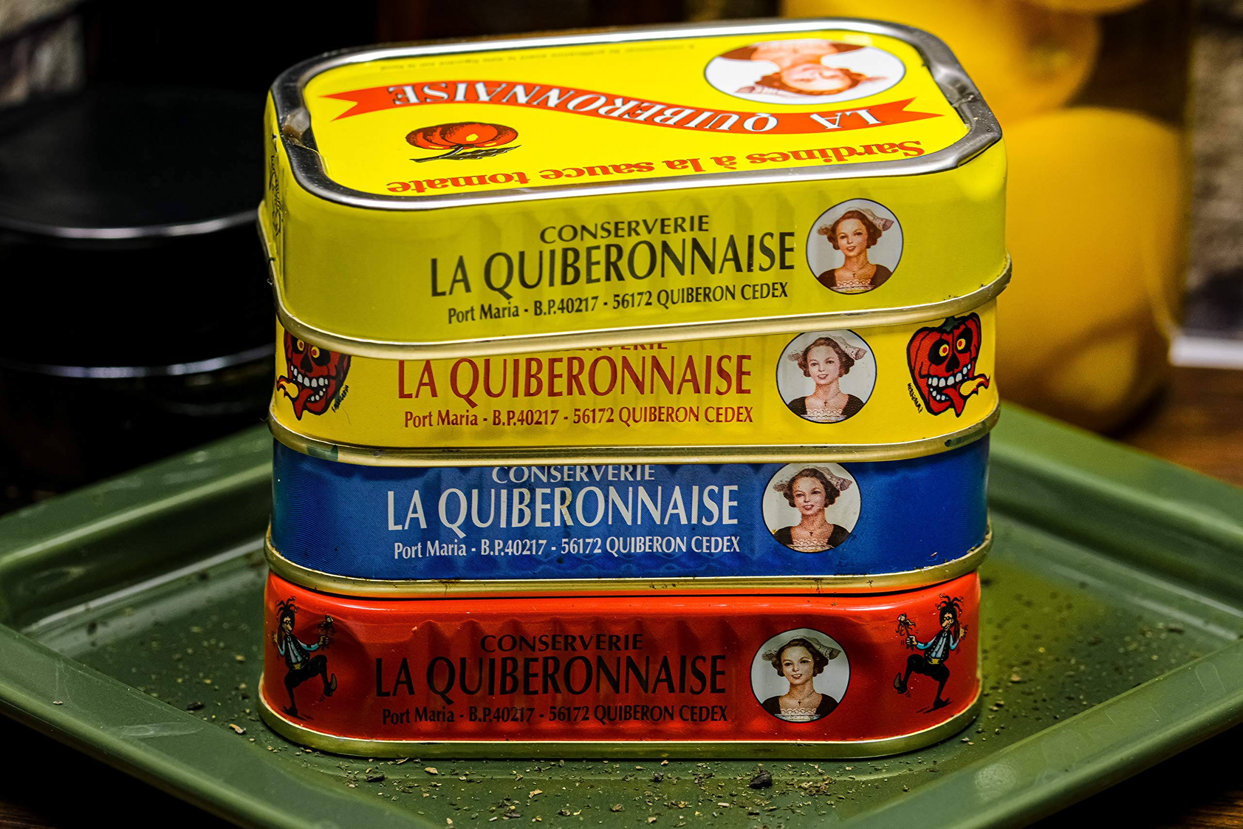 Fisch – SARDINEN-MIT-HABANERO-CHILISCHOTEN la quiberonnaise sardines filets au piment Habanero 12x 115g pikant-scharfer Geschmack mit Habanero-Schoten in dekorativer Dose (12)