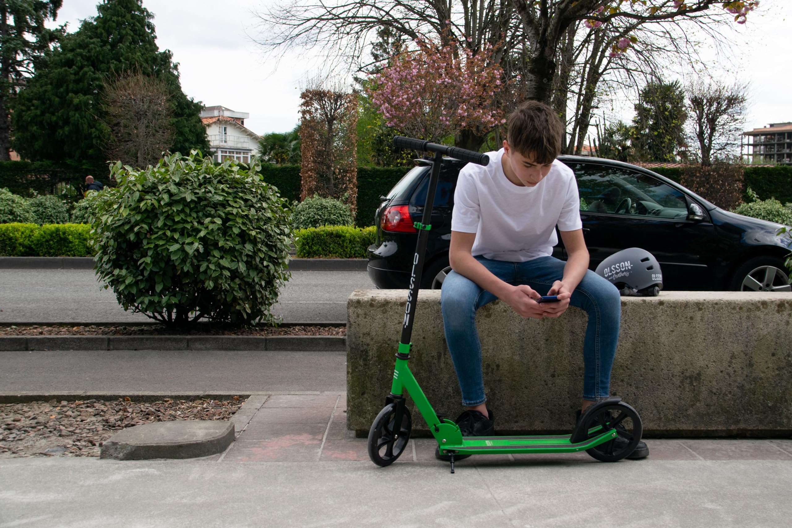 OLSSON Patinete niño - Patinete Urbano, hasta 100 kg, Scooter para niños, Grandes Ruedas 200 mm, Manillar Ajustable en Altura, Plegable, Niños y Adolescentes