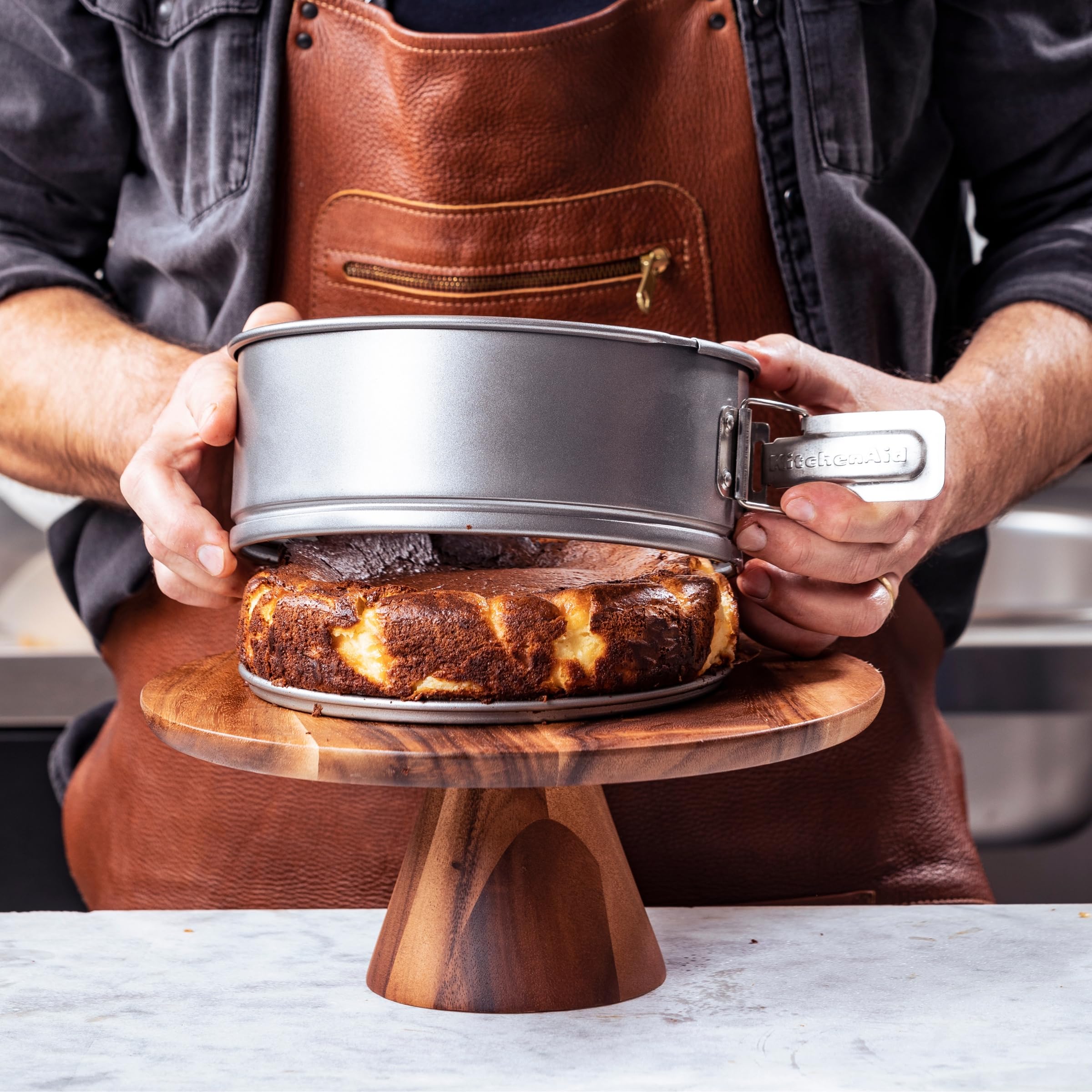 KitchenAid Bakeware - Teglia per torte con apertura a cerniera, 24 cm