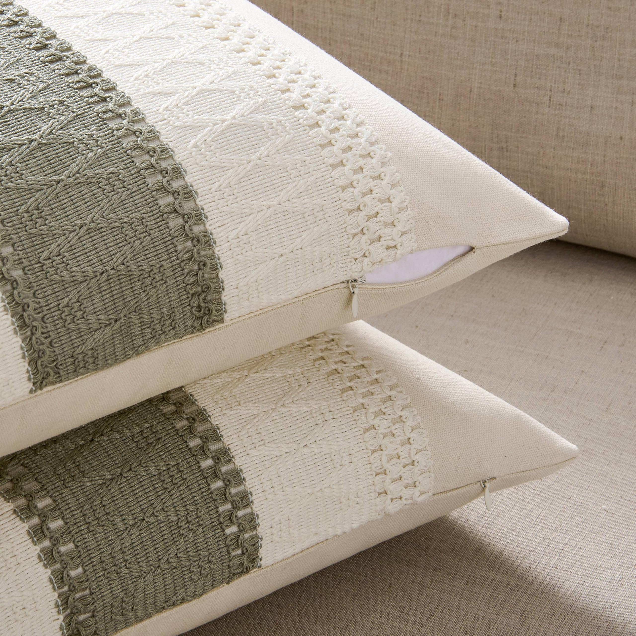 ZeeMart Paquete de 2 fundas de almohada lumbar bohemias, color salvia oscura de contraste, 12 x 20 pulgadas