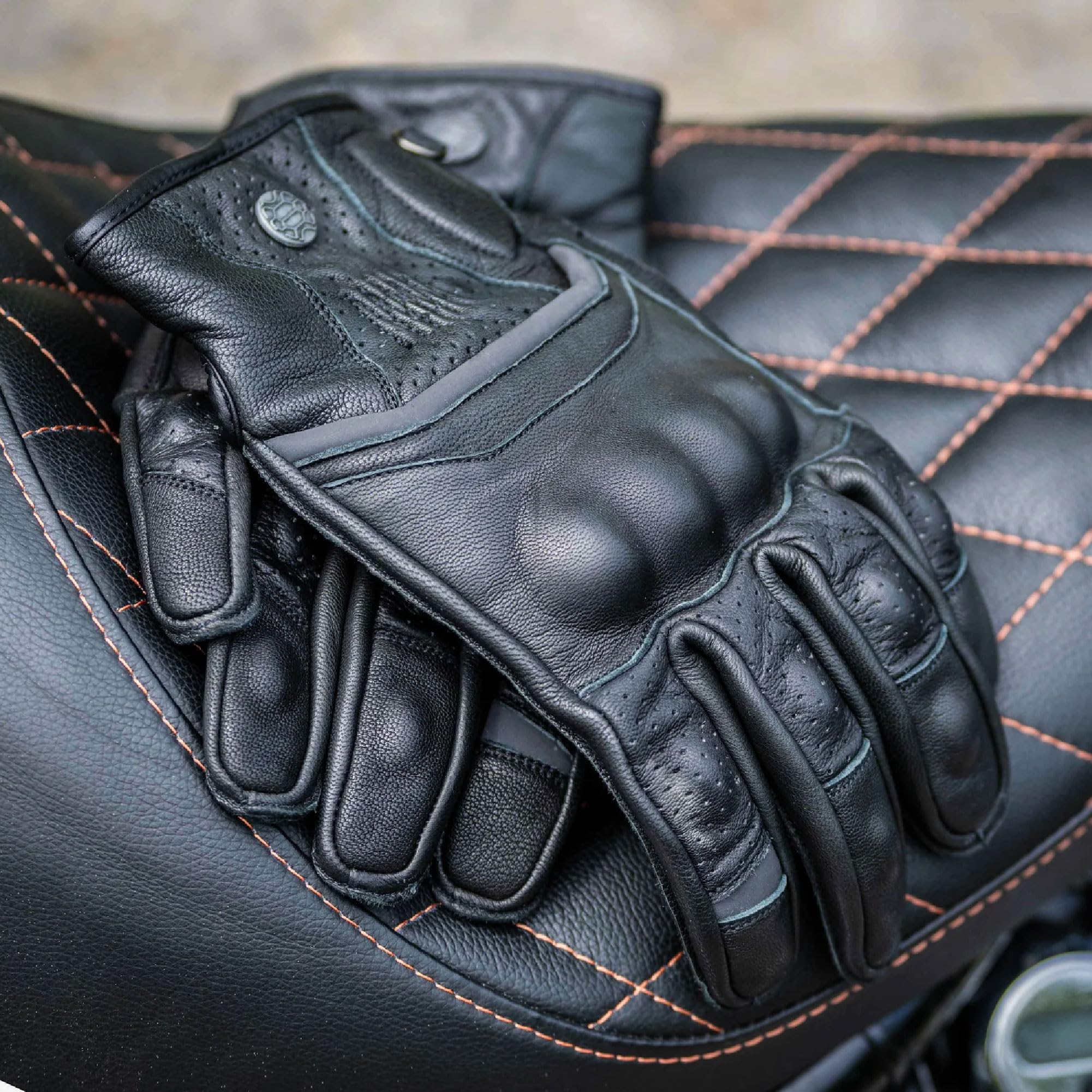 Classic Line Motorradhandschuhe Herren - Hochwertiges Echtleder, Verstärkter Knöchelschutz, Touchscreen-kompatibel, Atmungsaktiv, Einstellbar, Elegant & Sicher