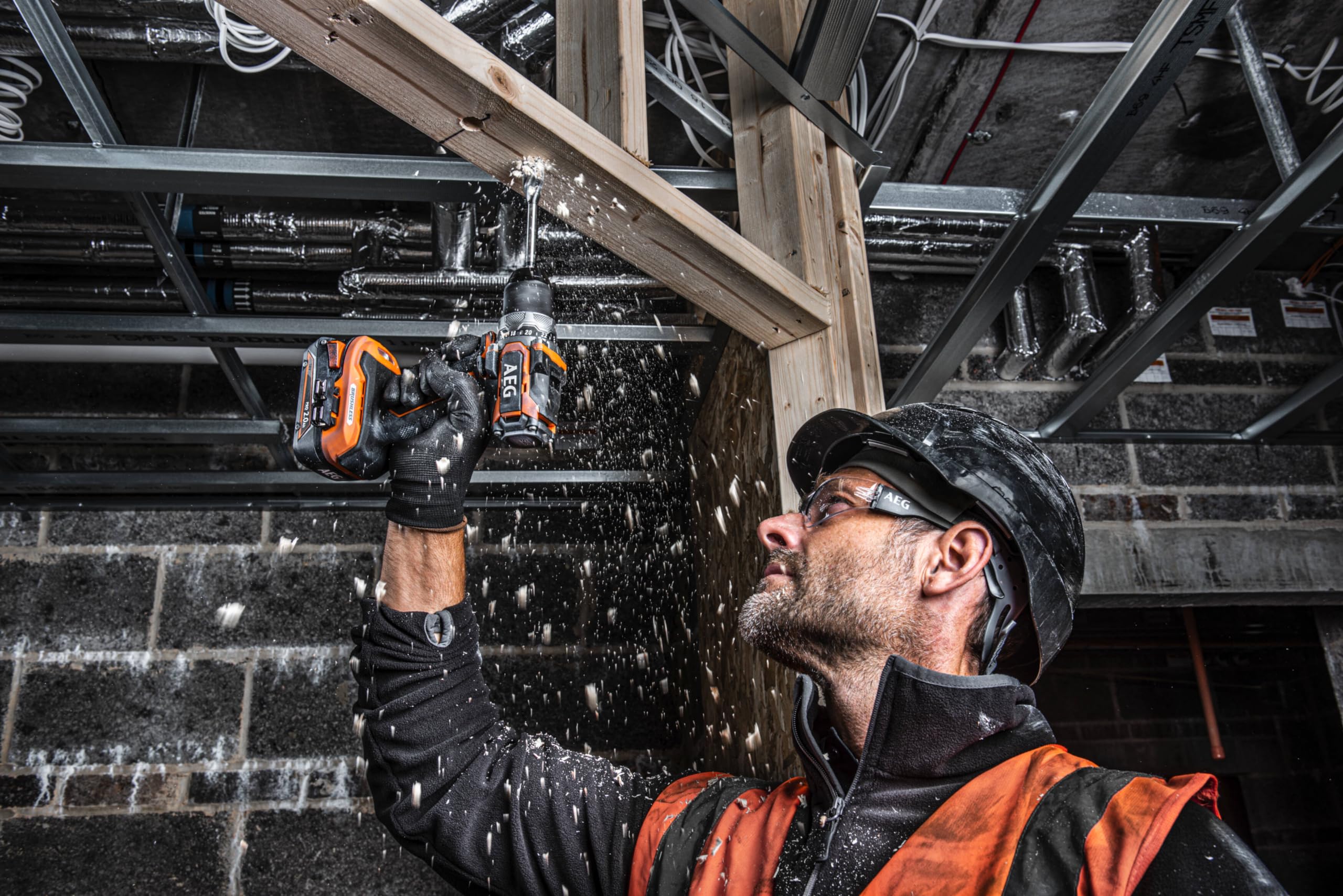 AEG - Trapano avvitatore SUBCOMPACT 18 Volt BRUSHLESS, 65 Nm, consegnato in valigetta con 2 batterie da 2,0 Ah e caricatore - BS18SBL-202C