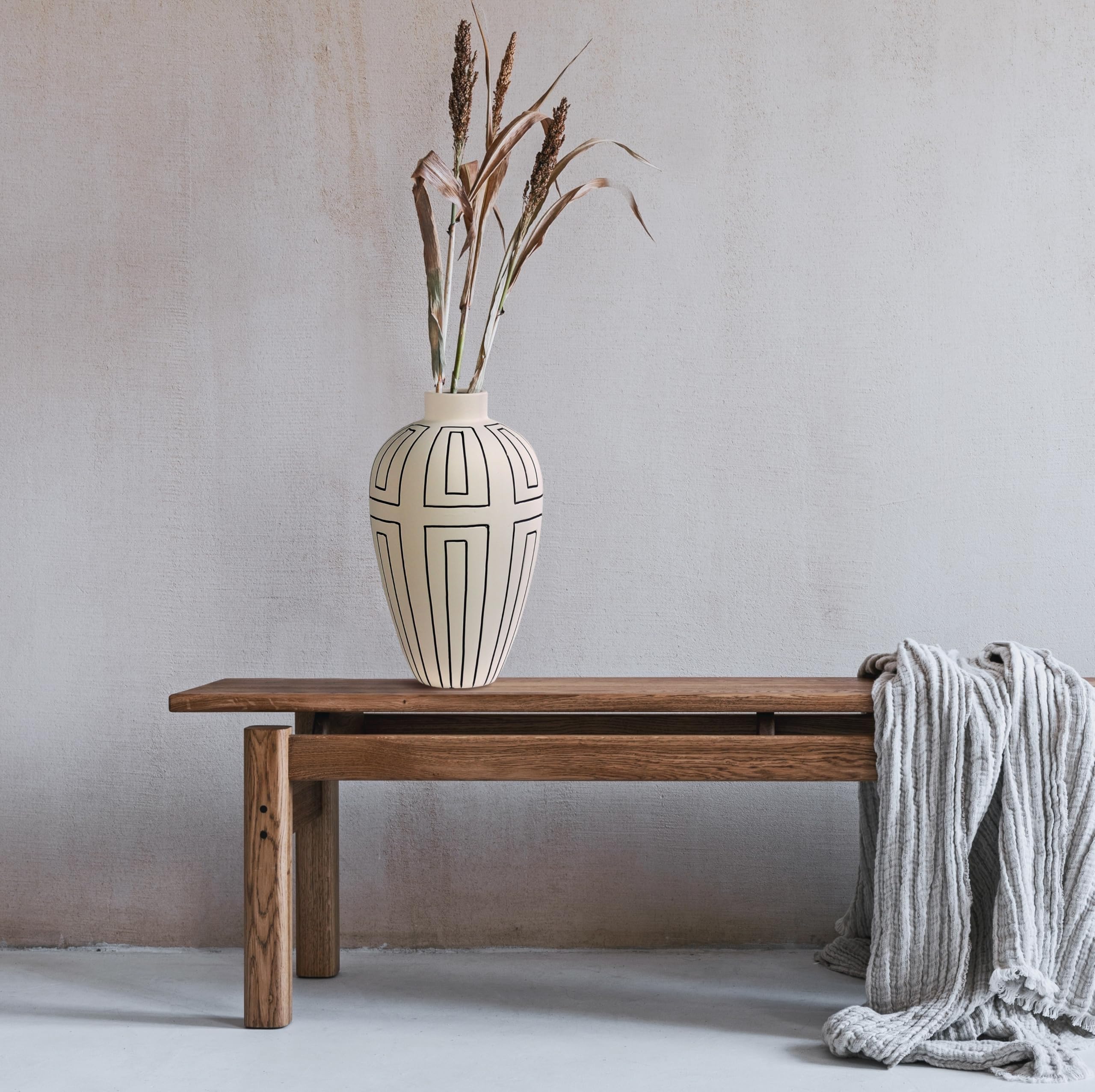 Vase anthracite avec lignes crème – 20 x 20 x 34,5 cm