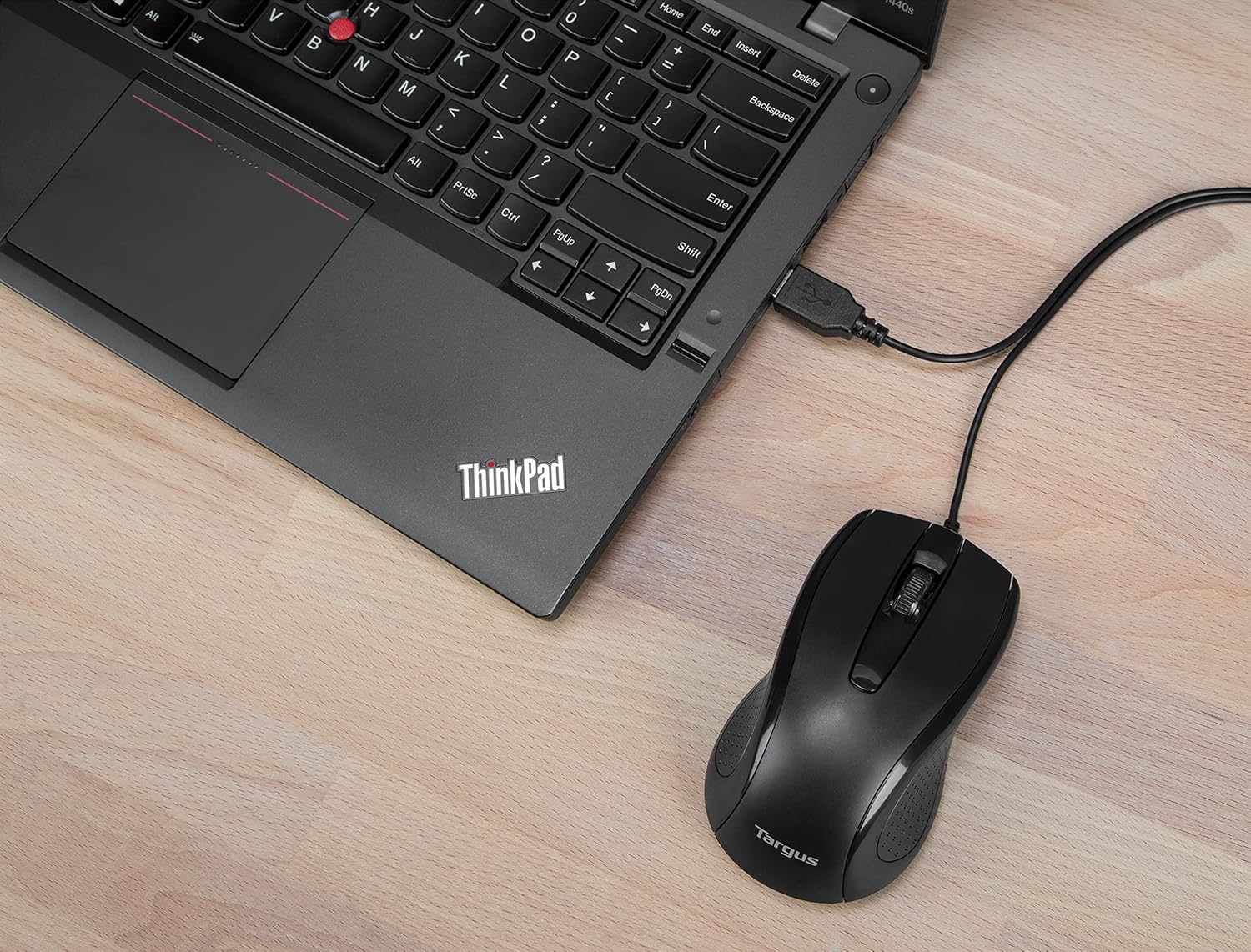 Targus U660 USB Optical Mouse connected to a laptop