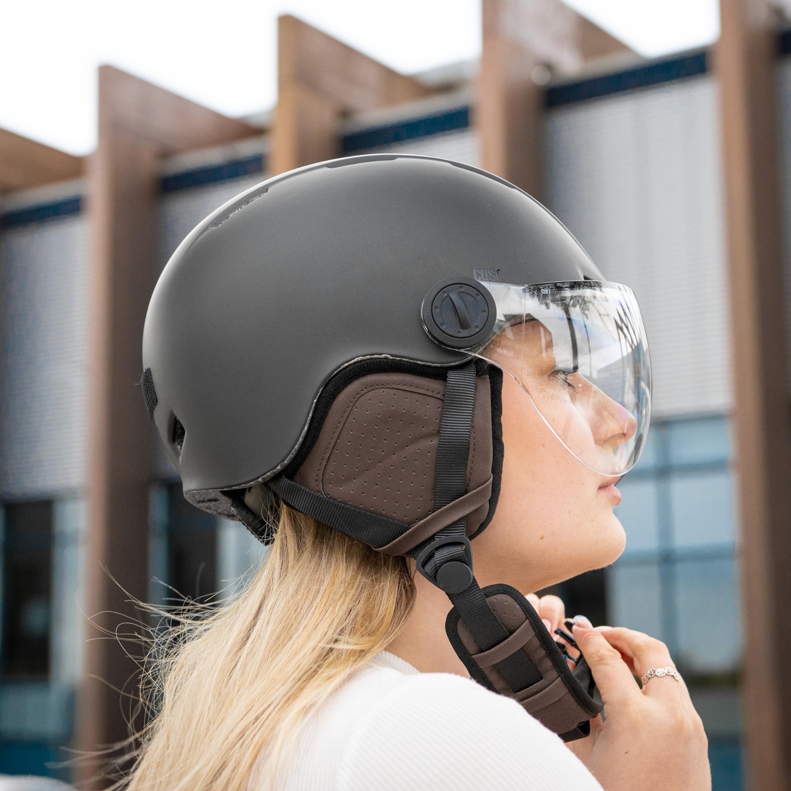 CASR Styl - Miejski kask Lifestyle na rower i hulajnogę elektryczną, przezroczysty daszek i zdejmowane nauszniki - optymalny komfort dla mężczyzn i kobiet