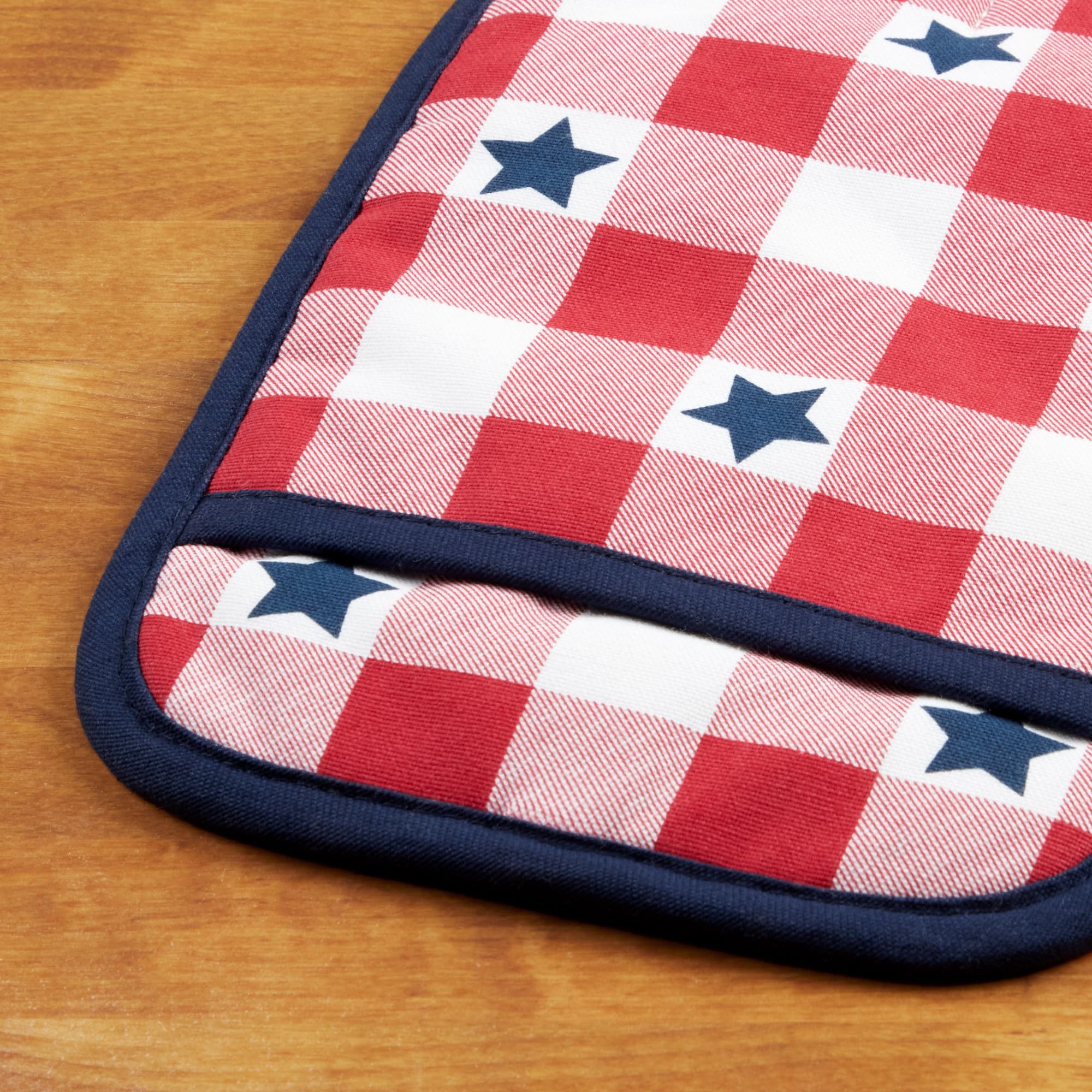 MARTHA STEWART Americana Star Gihgham - Juego de guantes de horno y soporte para ollas, 100% algodón, resistente al calor, decoración patriótica de Estados Unidos, rojo/blanco/azul, 7 x 13 pulgadas y