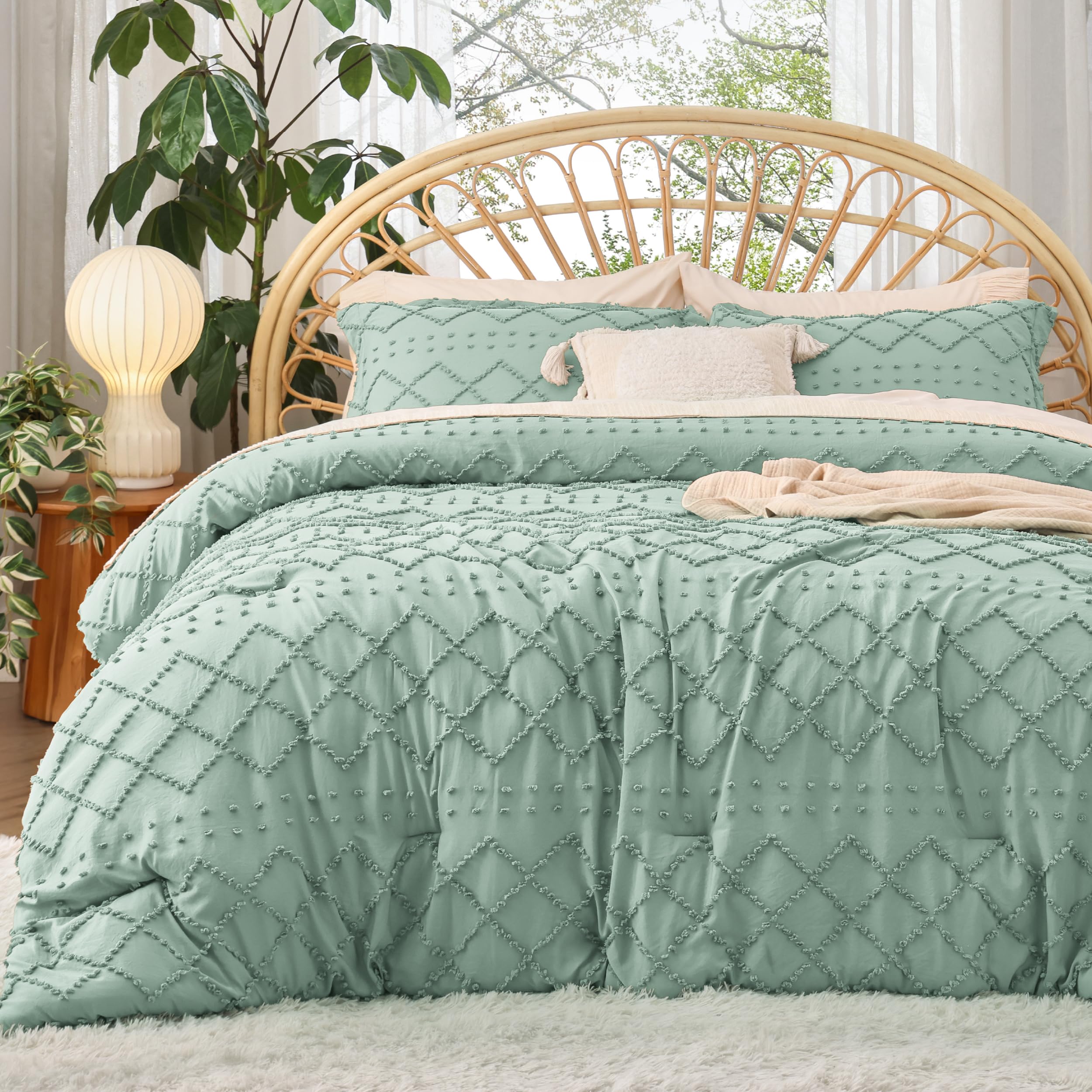 Bedsure Queen Comforter Set - Sage Green Comforter, Boho Tufted Shabby Chic Bedding, 3 Pieces Vintage Farmhouse Bed Set for All Seasons, Fluffy Soft Bedding with 2 Pillow Shams
