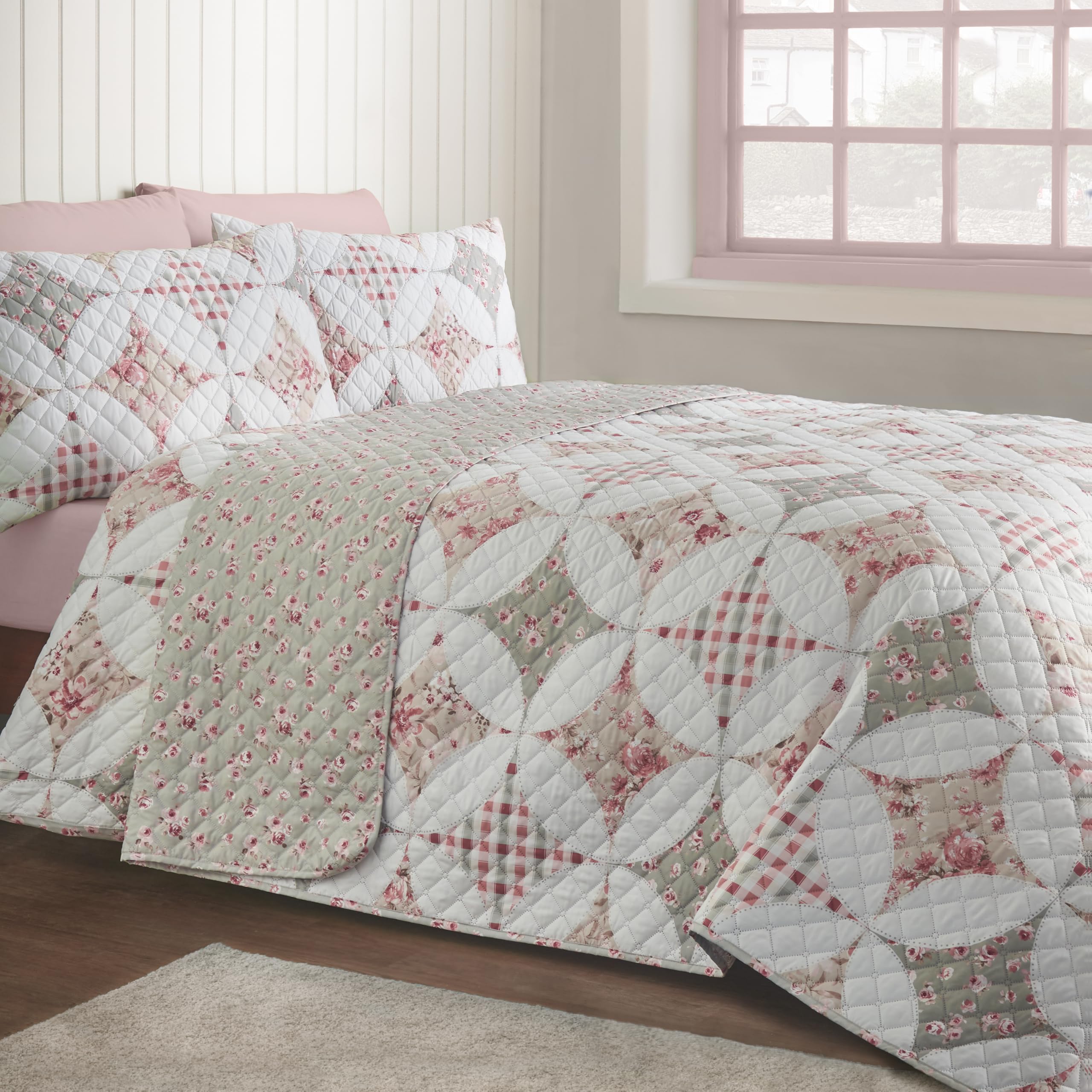 Catherine Lansfield Pinsonic Patchwork Quilted 220x230cm Bedspread Green