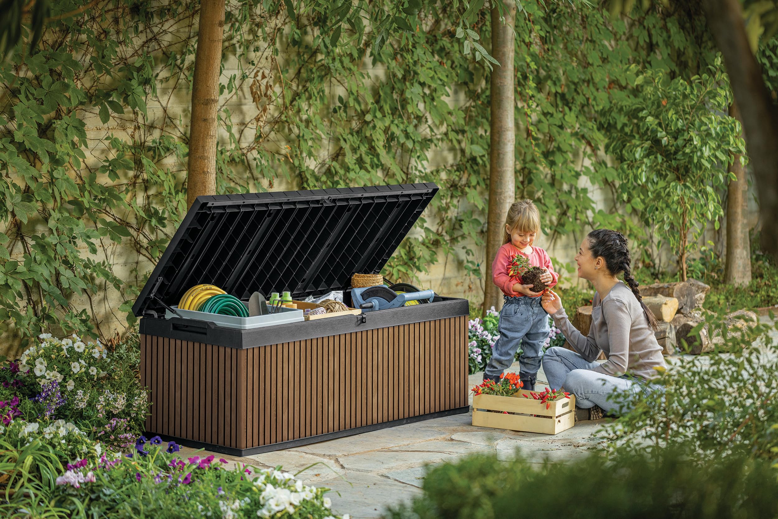 Keter Auflagenbox/Kissenbox 380 Liter l 100% Wasserdicht l mit Belüftung dadurch kein übler Geruch/Schimmel l Moderne Holzdielenoptik l Deckel belastbar bis 300 KG (2 Personen)