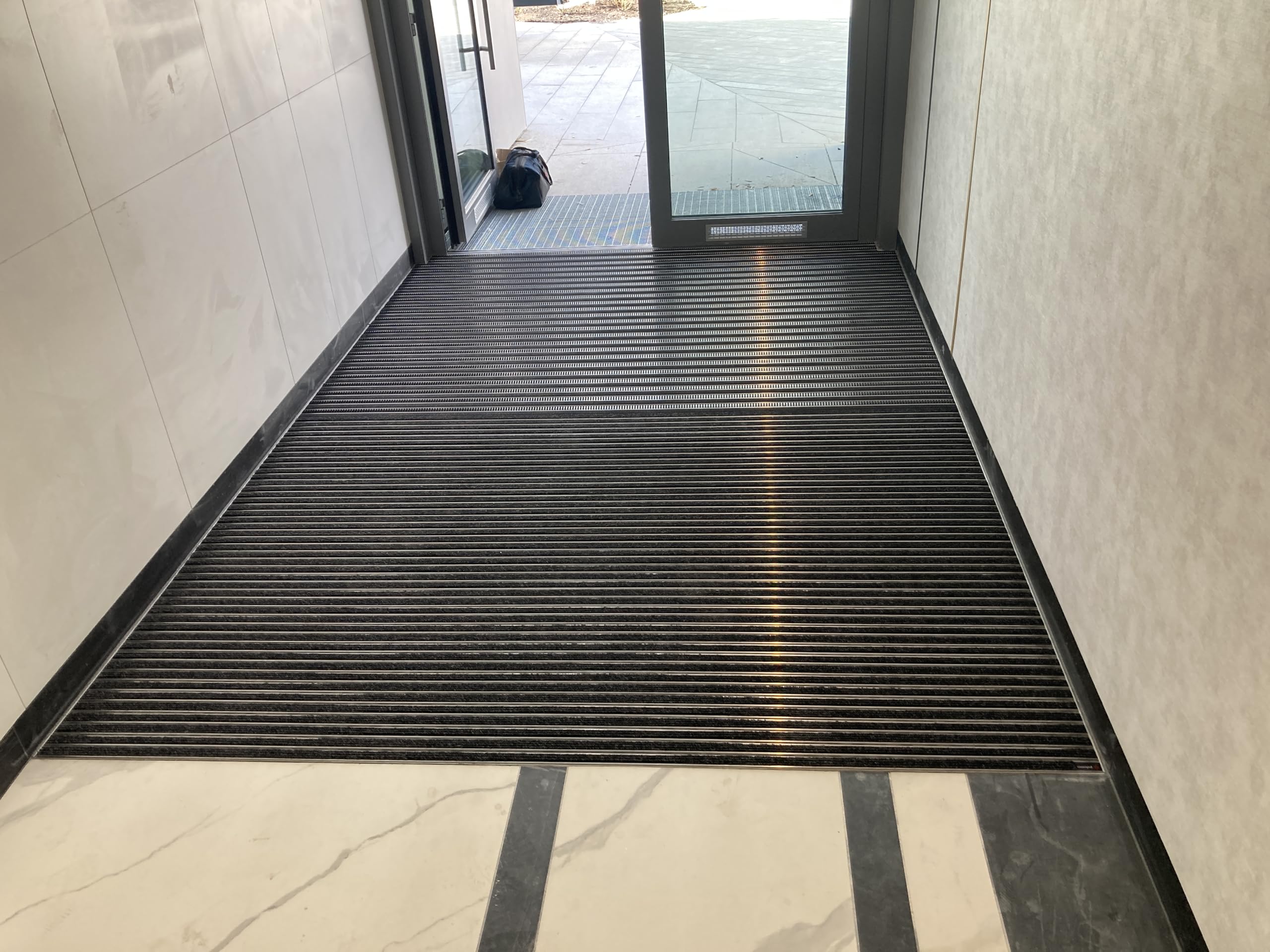 Alu-Fußmatte C12 Premium Black Gummi/Rips 100x60 cm, Schwarz