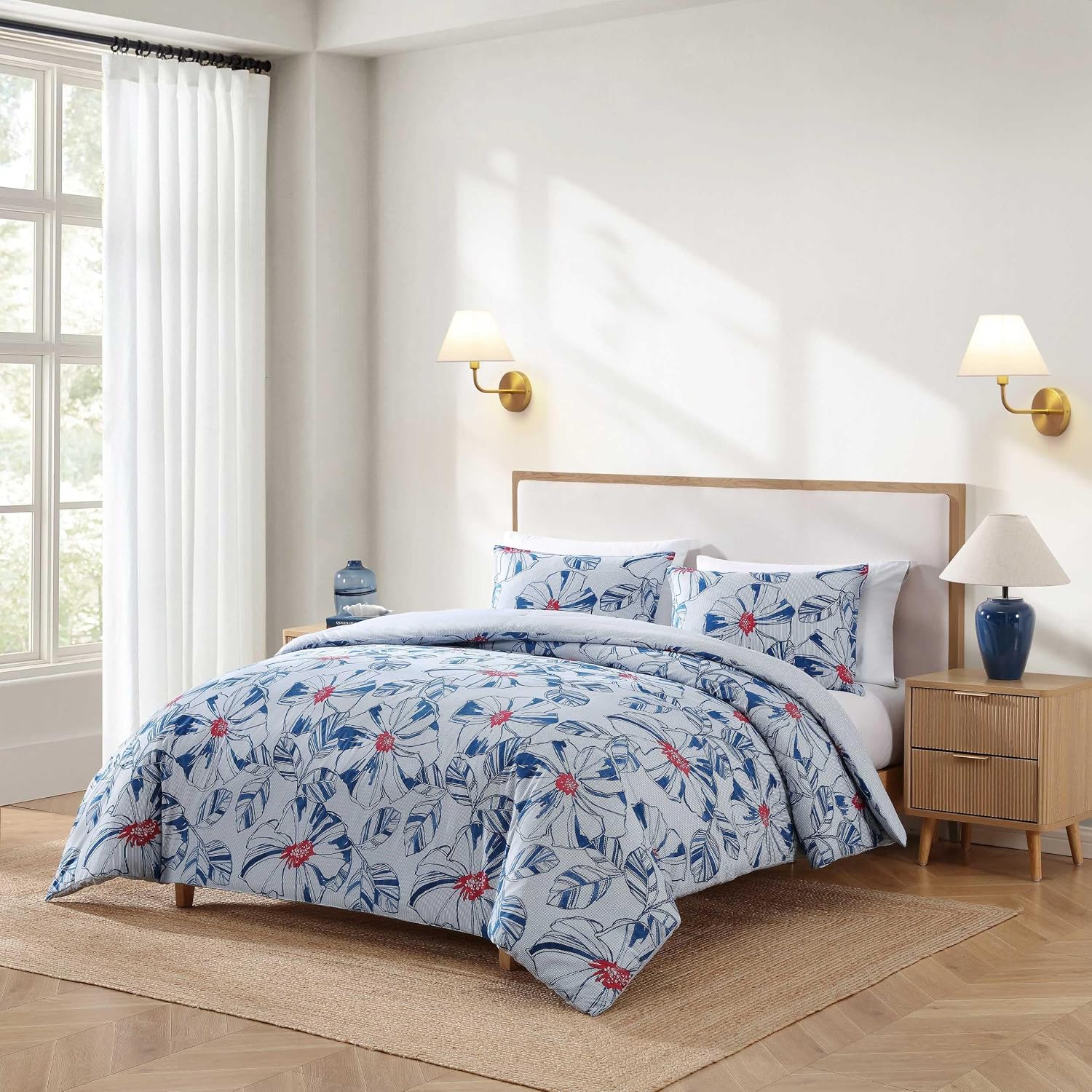 Tommy Hilfiger - Queen Comforter Set, Reversible Floral & Striped Bedding with a Naturally Soft Feel, 3 Piece Bed Set with Matching Pillowcases (Paradise Cove Floral/Rosamond Stripe Blue)
