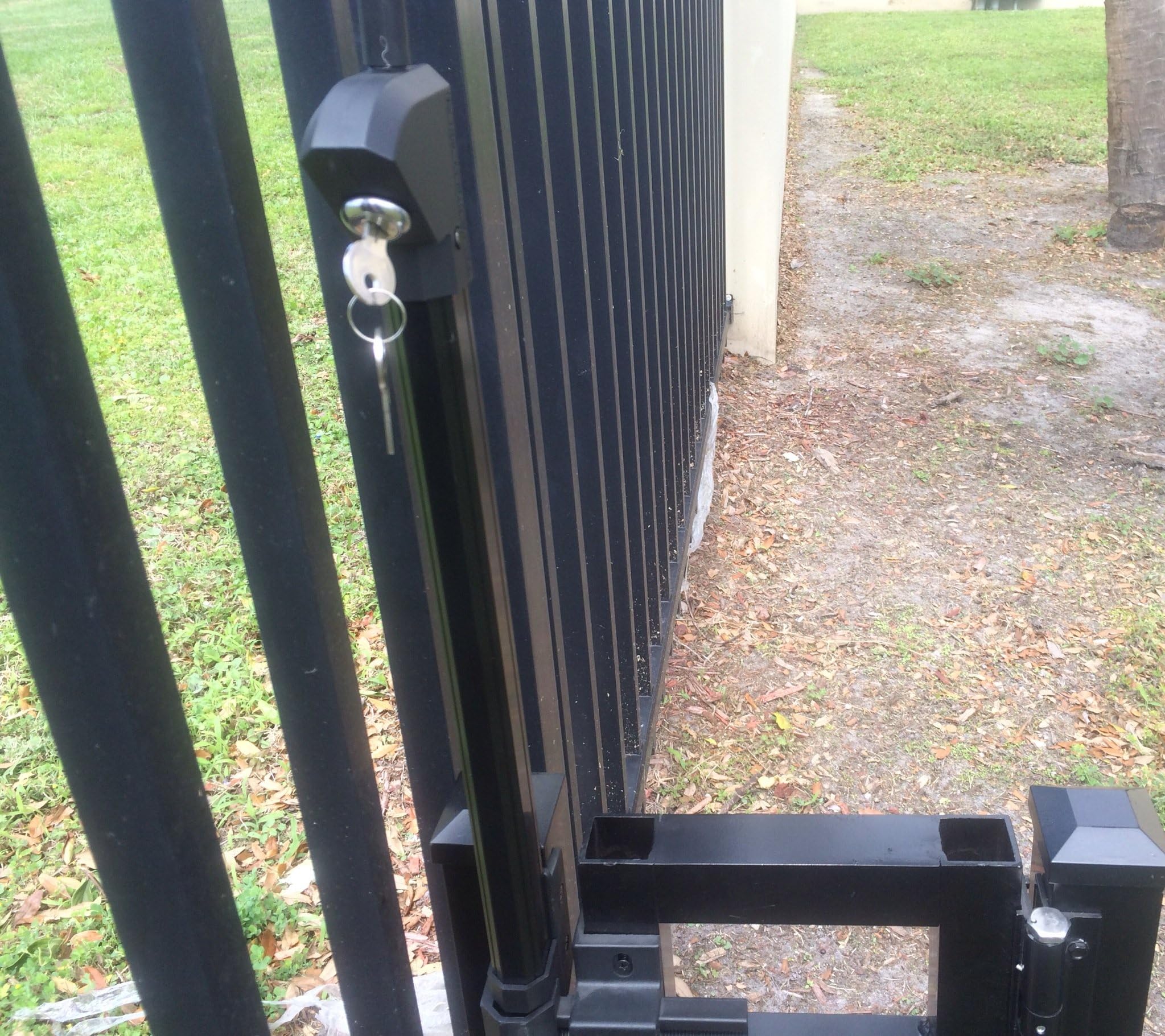 Licorne Child Pool Safety Gate Latch Top Pull Black