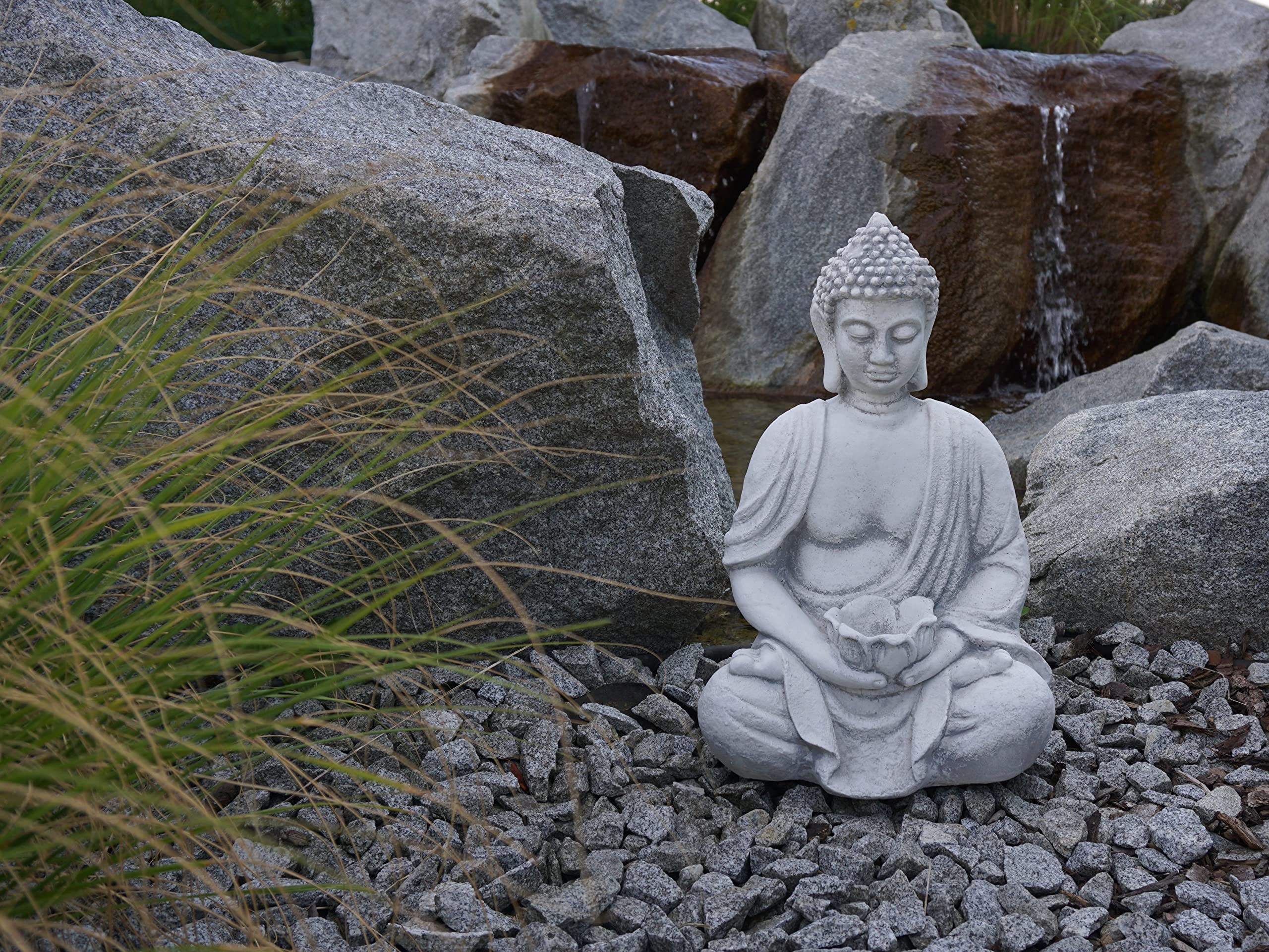 gartendekoparadies.de Buddha mit Schale, Steinfigur, H. 38 cm, 11 kg, Grau, frostsicher aus Steinguss für Außenbereich