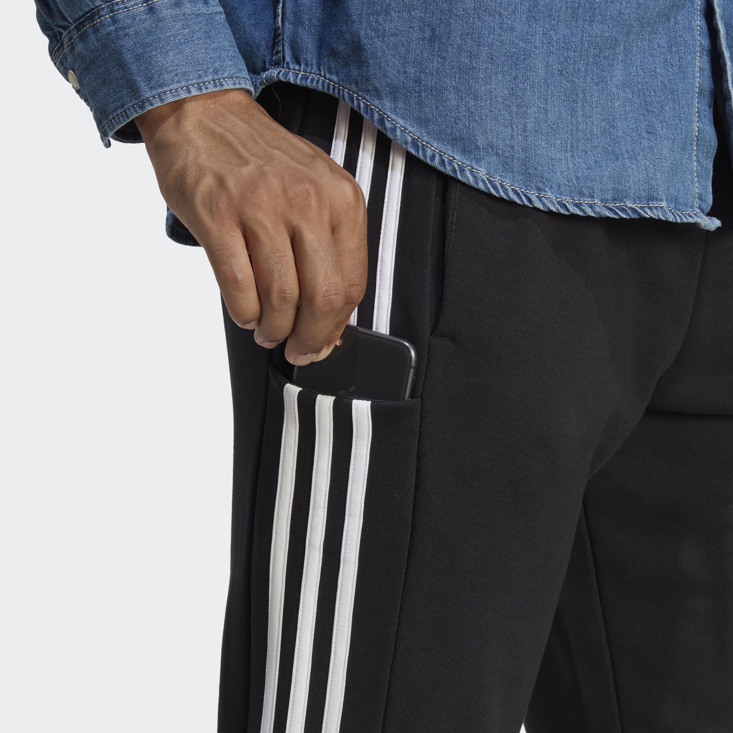adidas Hombre Essentials French Terry Tapered Cuff 3-Stripes Pants, Black / White, M Short