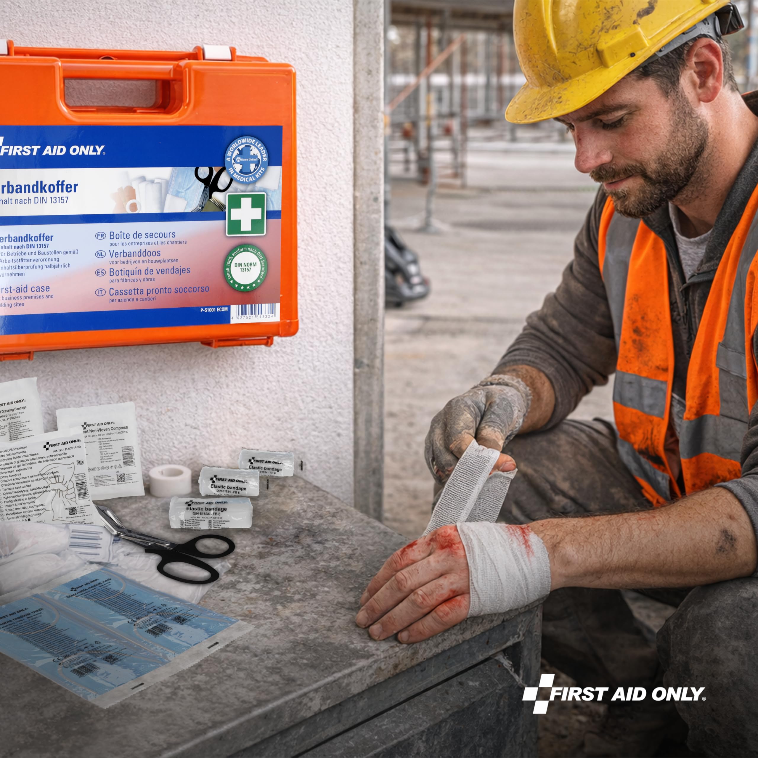 First Aid Only Erste Hilfe Koffer DIN 13157 mit Wandhalterung | Verbandskasten für Betriebe und Haushalte gefüllt nach DIN 13157:2021 | Tragegriff, Montagematerial und 90°-Arretierung | P-51001 00