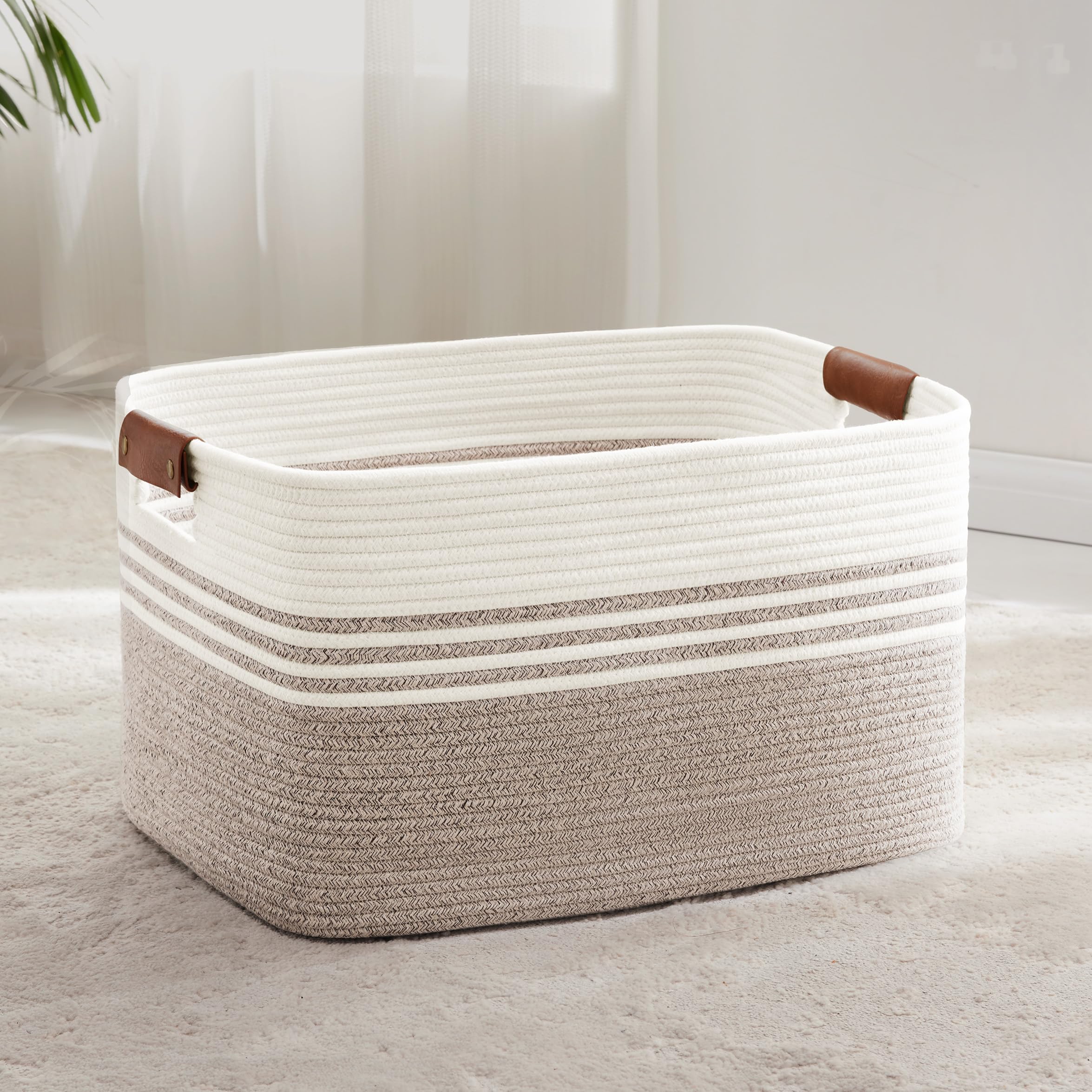 Wäschekorb Geflochten Groß aus Baumwollseil, 72L Aufbewahrungskorb mit Lederhenkeln, Korb für Decken, Kleidung, Spielzeug, Laundry Basket für Kinderzimmer Wohnzimmer, 55 x 43 x 30 cm, Weiß und Braun