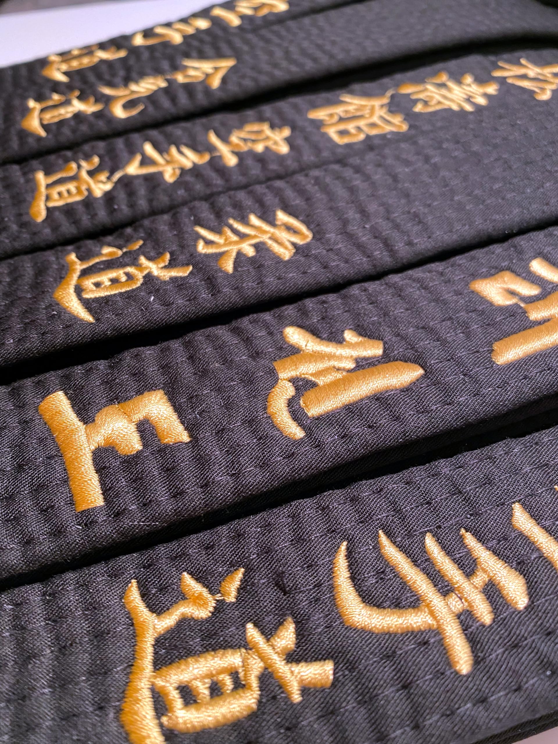 Ceinture de karaté noire - Brodée - Shotokan Karate Do - Inscriptions brodées dorées - Sangle noire Kanji japonaise - Ceinture noire