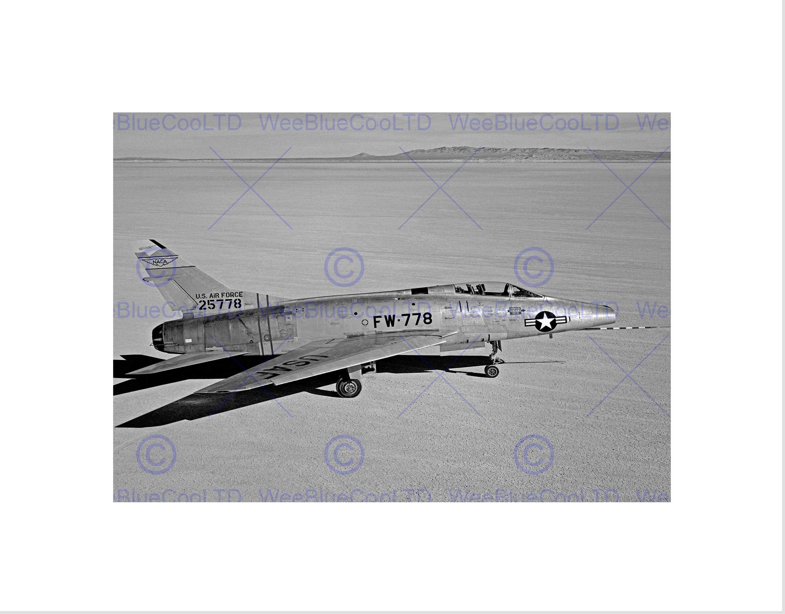 Wee Blue Coo VINTAGE MILITARY AIR FORCE F100 FIGHTER BOMBER JET FRAMED ART PRINT B12X6634