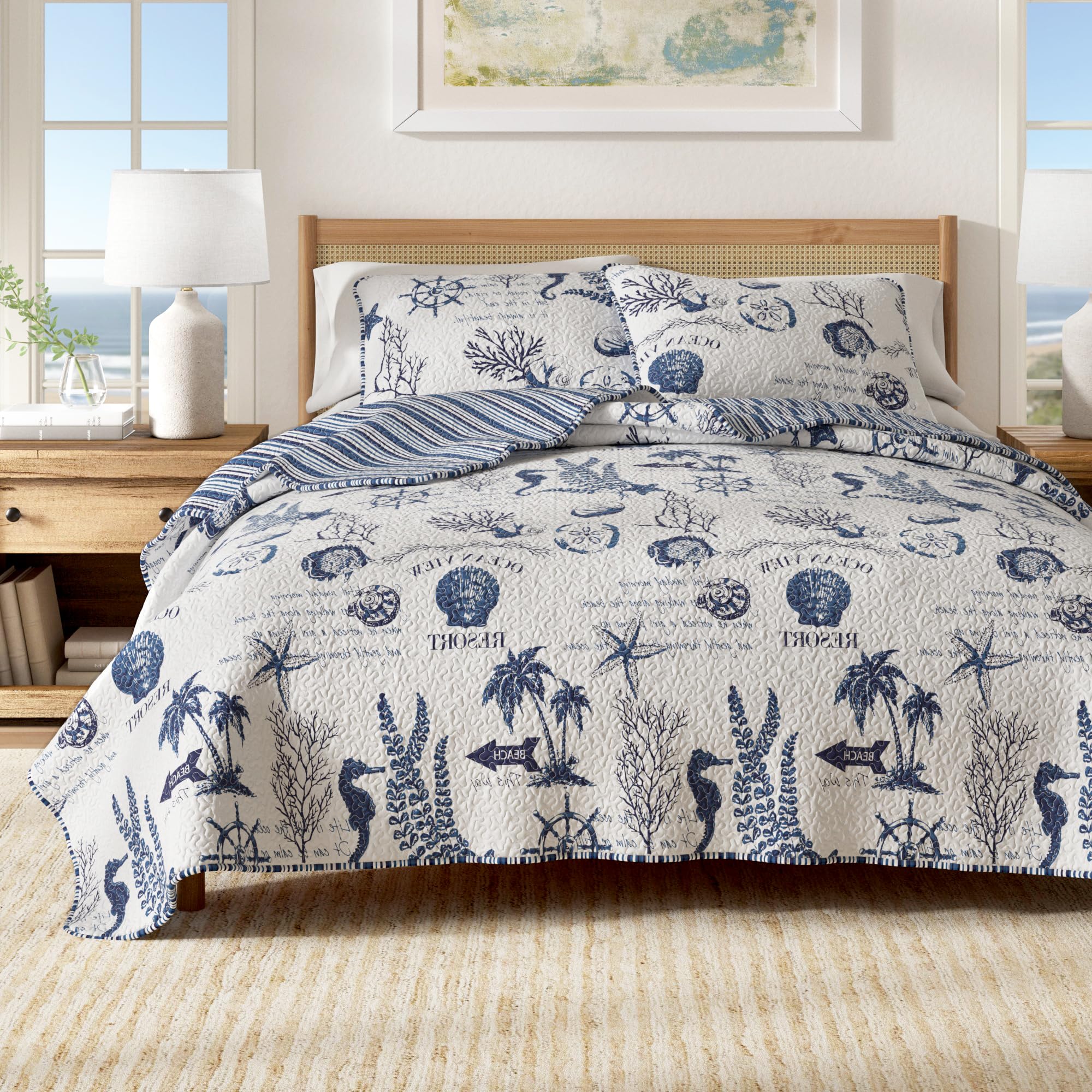 Great Bay Home Twin/Twin XL Coastal Bedding Set, Summer Coastal Quilt with Sham, Beach 2-Piece Reversible All Season Bedspread Quilt Set. Lightweight Nautical Quilted Coverlet. Navy