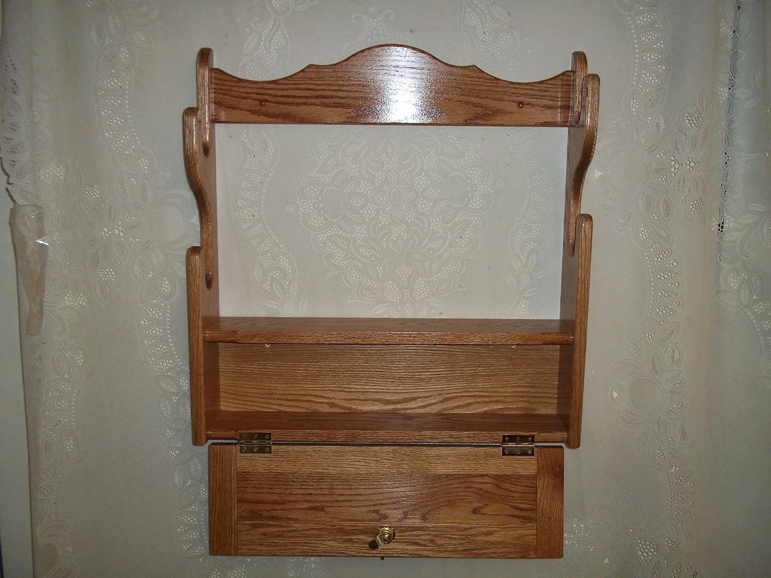Handmade Beauty Red Oak 2 Gun Rack with Locking Storage Compartment - Golden Oak Finish - 24" x 24" x 5" - Made in the USA