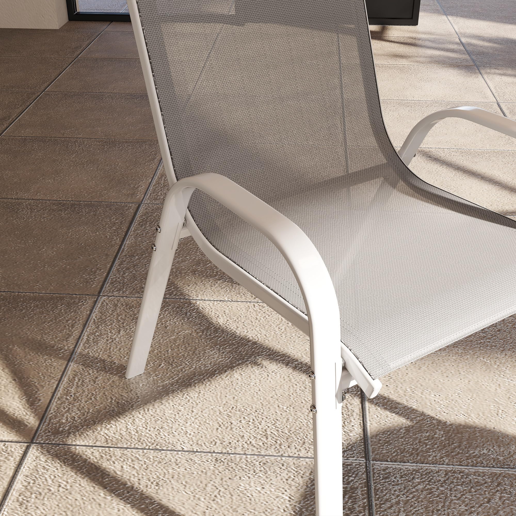 Outsunny Juego de 4 Sillas de Jardín Exterior, Sillas Terraza Exterior Apilables, Sillas de Jardín con Tela Transpirable, Marco de Acero, Reposabrazos y Respaldo, 54x71x93 cm, Gris y Blanco
