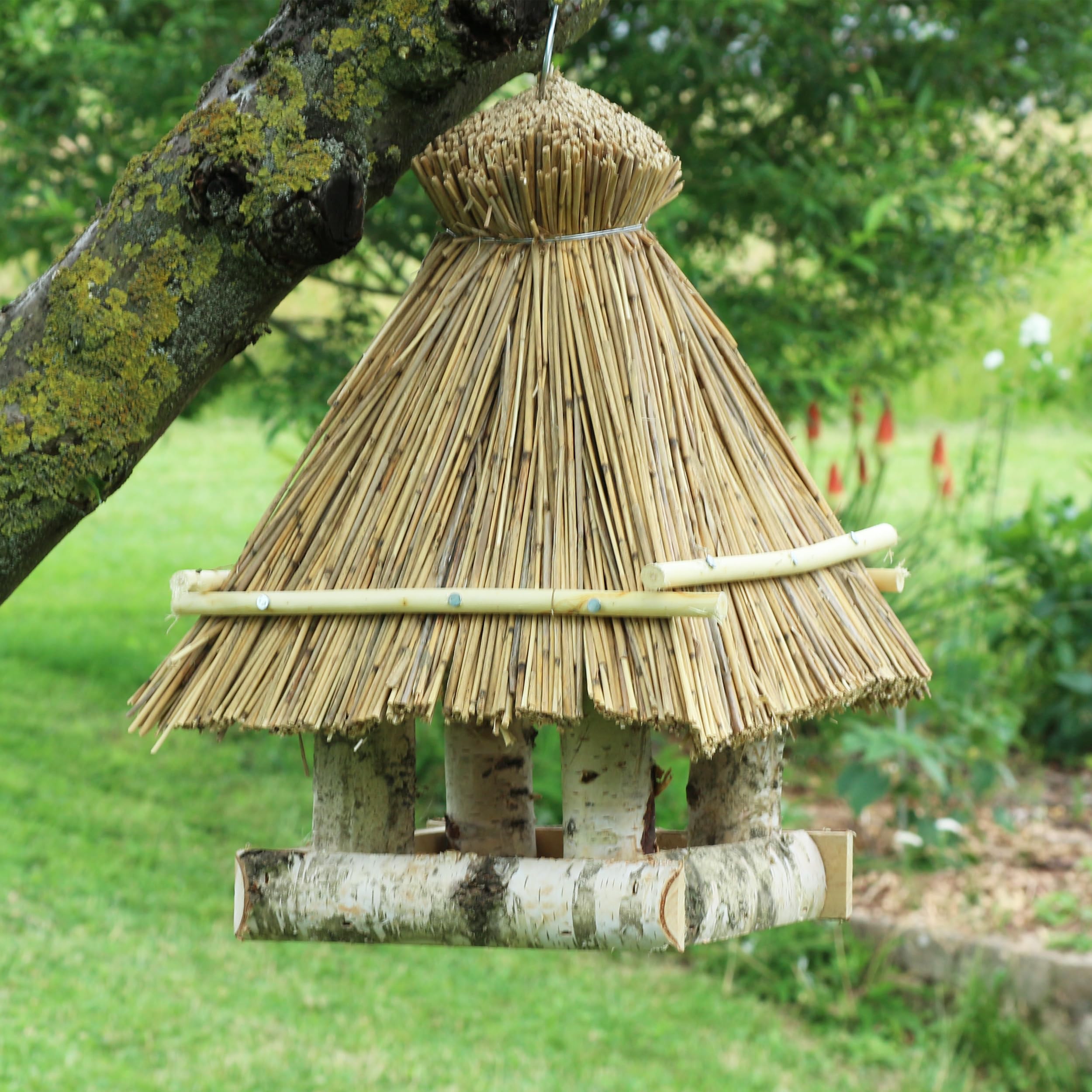HABAU Vogelhaus aus Birke mit Strohdach, 32 x 32 x 50 cm | unbehandelt und handgefertigt, rustikales Futterhaus zum Aufhängen