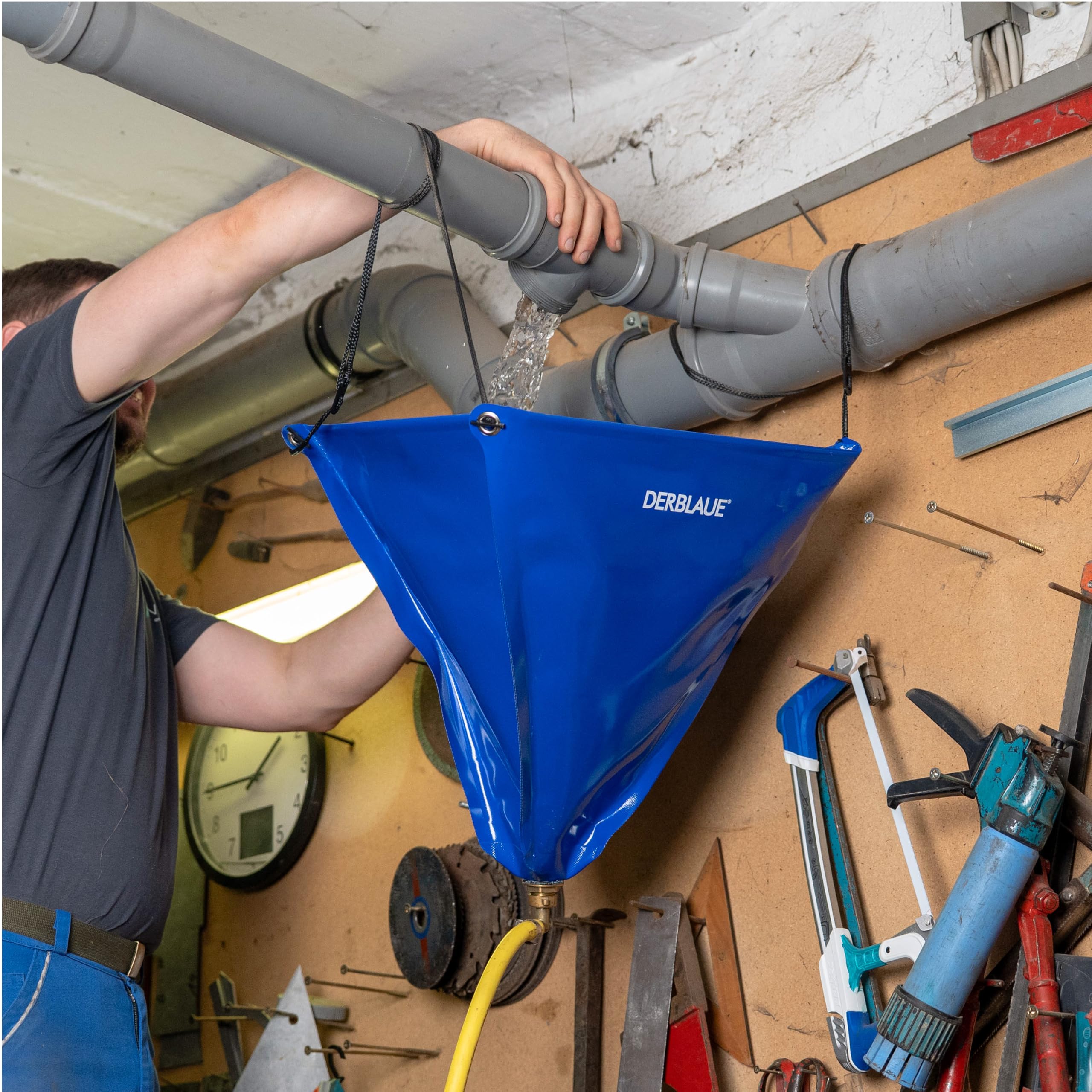 DERBLAUE® Trichter 40 × 40 cm, ca. 25 l, 3/4-Zoll-Anschluss | mit höhenverstellbarem Aufhängesystem, stabil im Einsatz dank Fiberglasstäbe, mit einsetzbarem Filtersieb, geringes Packmaß