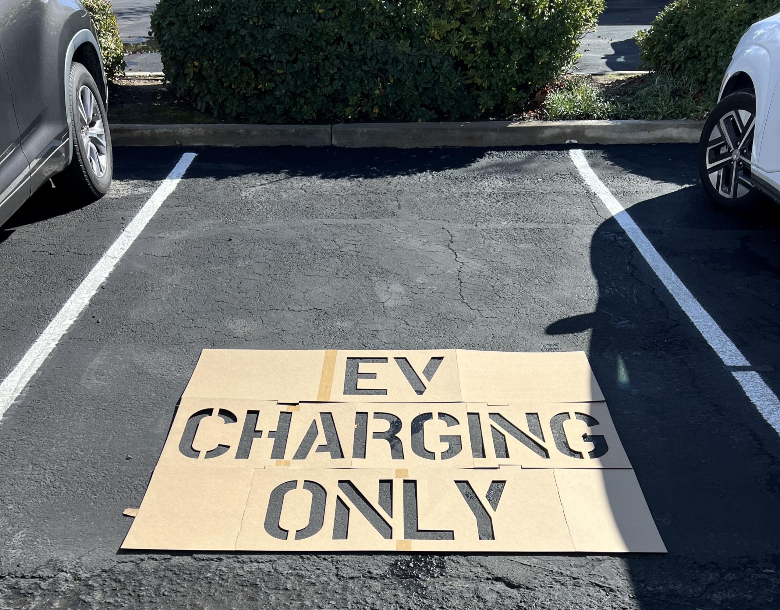 APS 30,5 cm (12 Zoll) EV Charging Only Pflasterschablone, wiederverwendbare EV-Parkschablone zum Bemalen von Parkplätzen, Elektrofahrzeug-Ladestation, hergestellt in den USA mit recyceltem Karton