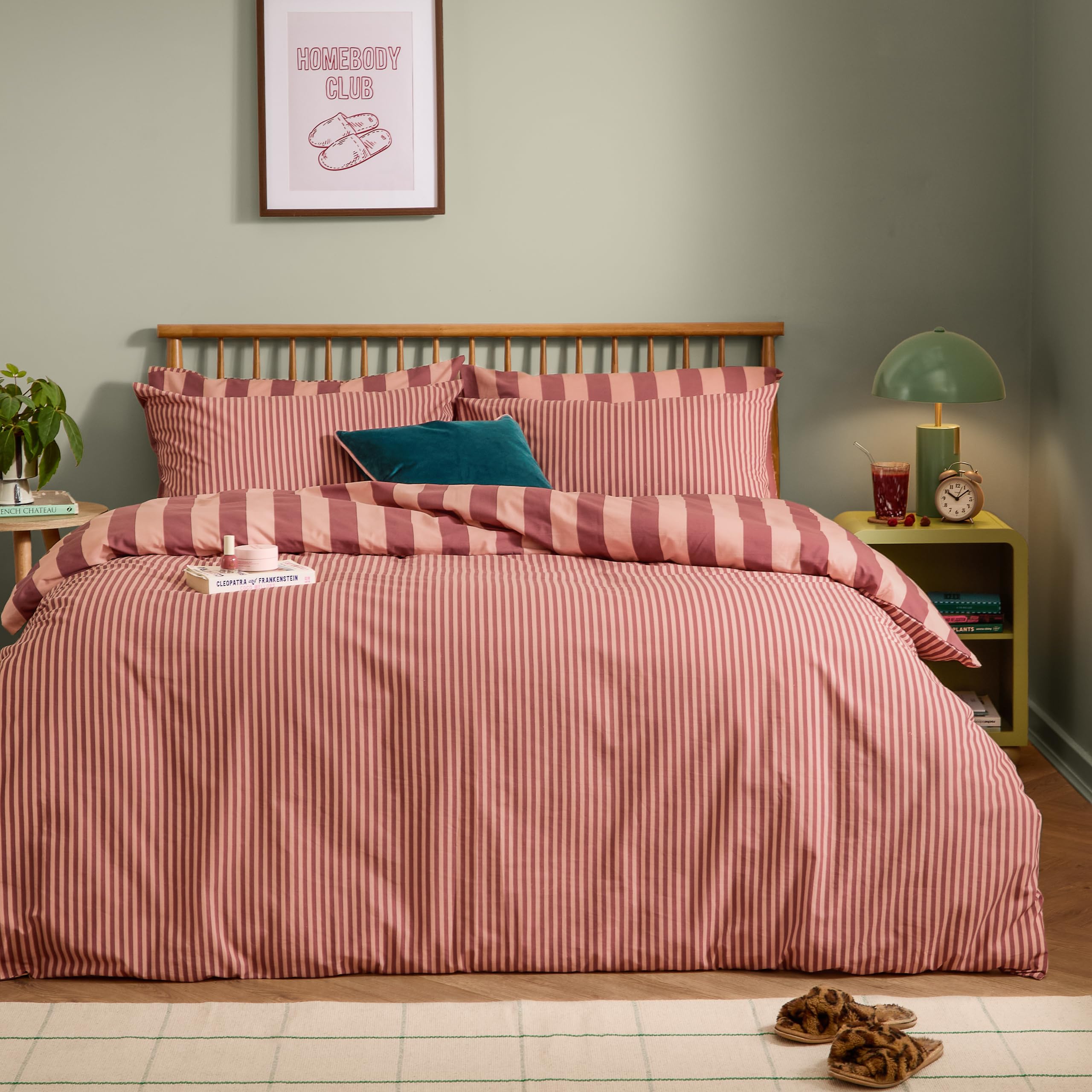 furn. The Ultimate Stripe Duvet Cover Set – Reversible Bold Narrow Striped Polycotton Bedding (Raspberry Smoothie – Double – 200x200cm)