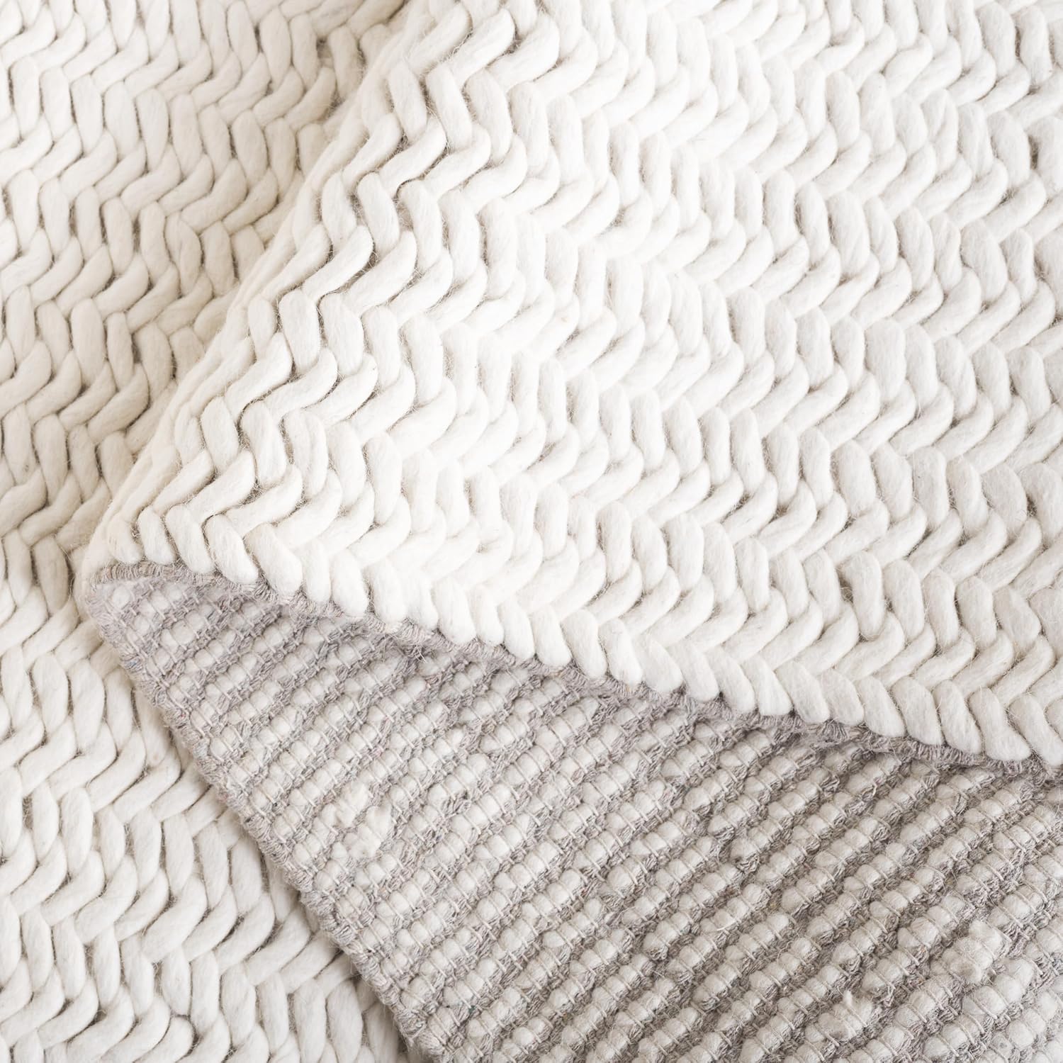 SAFAVIEH Natura Collection Area Rug - 5' x 7', Ivory, Handmade Wool, Ideal for The Living Room, Dining Room, Bedroom (NAT708A-5)
