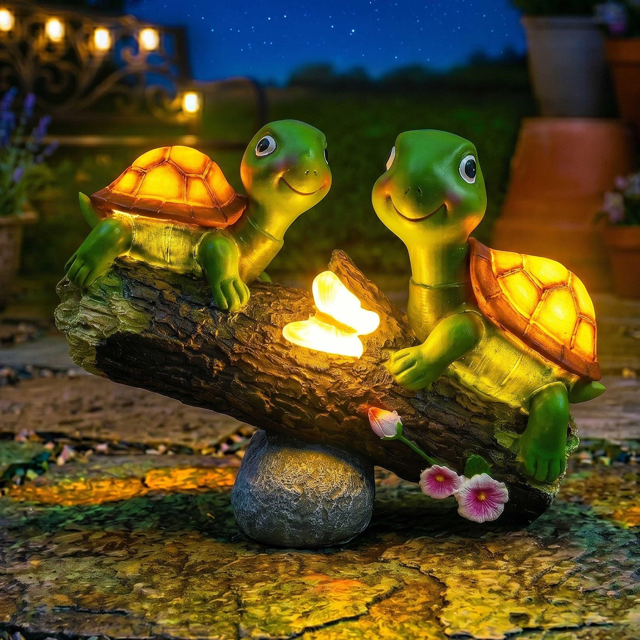 LOVETRENDS Solar Turtles Garden Ornament with Lights – Pack of 2-26cm/10 inch Outdoor Turtles on a Log Statue with Light-Up Shells, Decorative Figurine for Patio, Balcony, Yard, Lawn