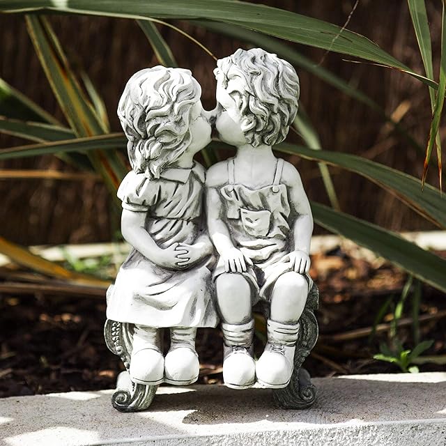 garden mile® White Stone Effect Kissing Kids On Bench Resin Boy And Girl Garden Or Home Ornament Sculpture Statue Figurine Adorable for Flowerbeds Patio Pond Lawn Pathway Outdoor Decoration