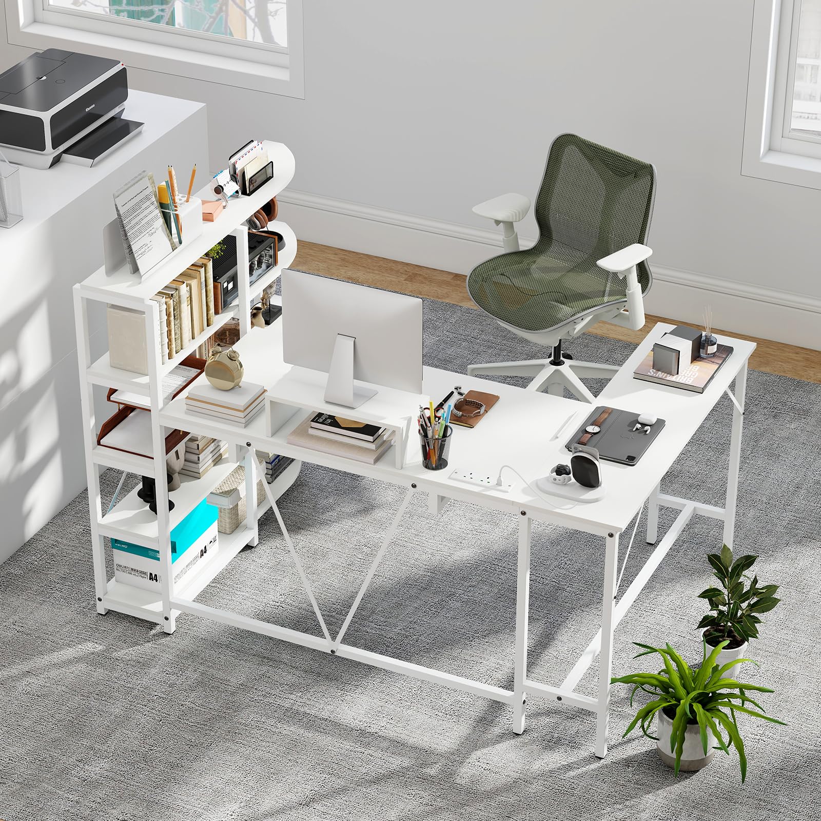 GIANTEX Scrivania Angolare a L con Stazione di Ricarica e Libreria, Tavolo Multifunzione per Ufficio e Gioco, con Estrattore per Tastiera