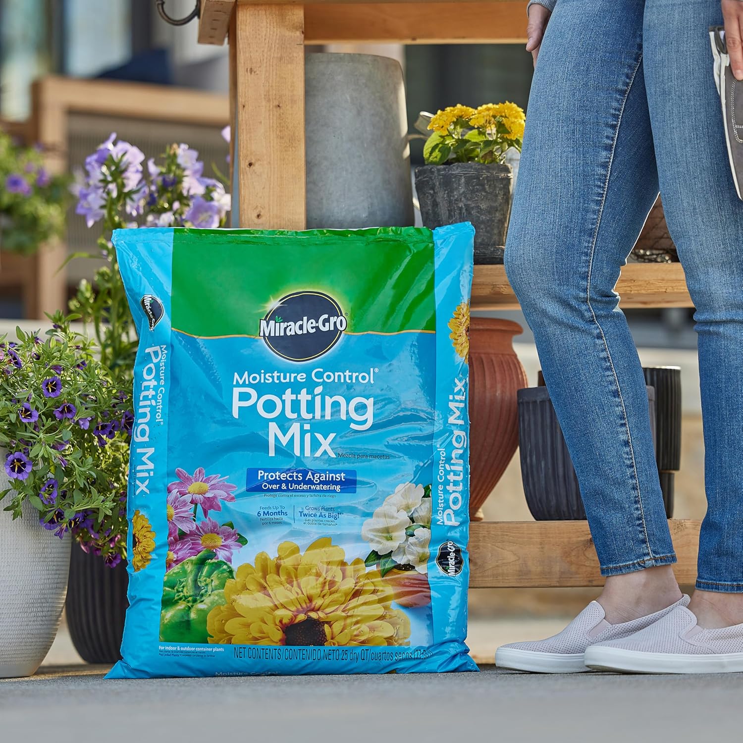 Miracle-Gro Moisture Control Potting Mix - Plant Soil for Container Plants, Protects Against Over- and Under-Watering, 25 qt. (80-Bag Pallet)