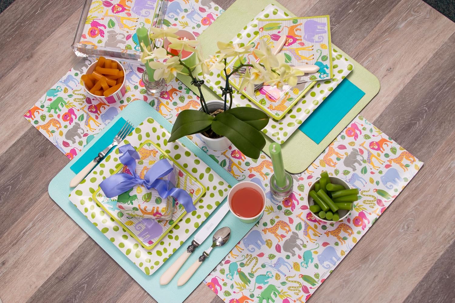 Caspari Spots Square Paper Dinner Plates in Green - 16 Count