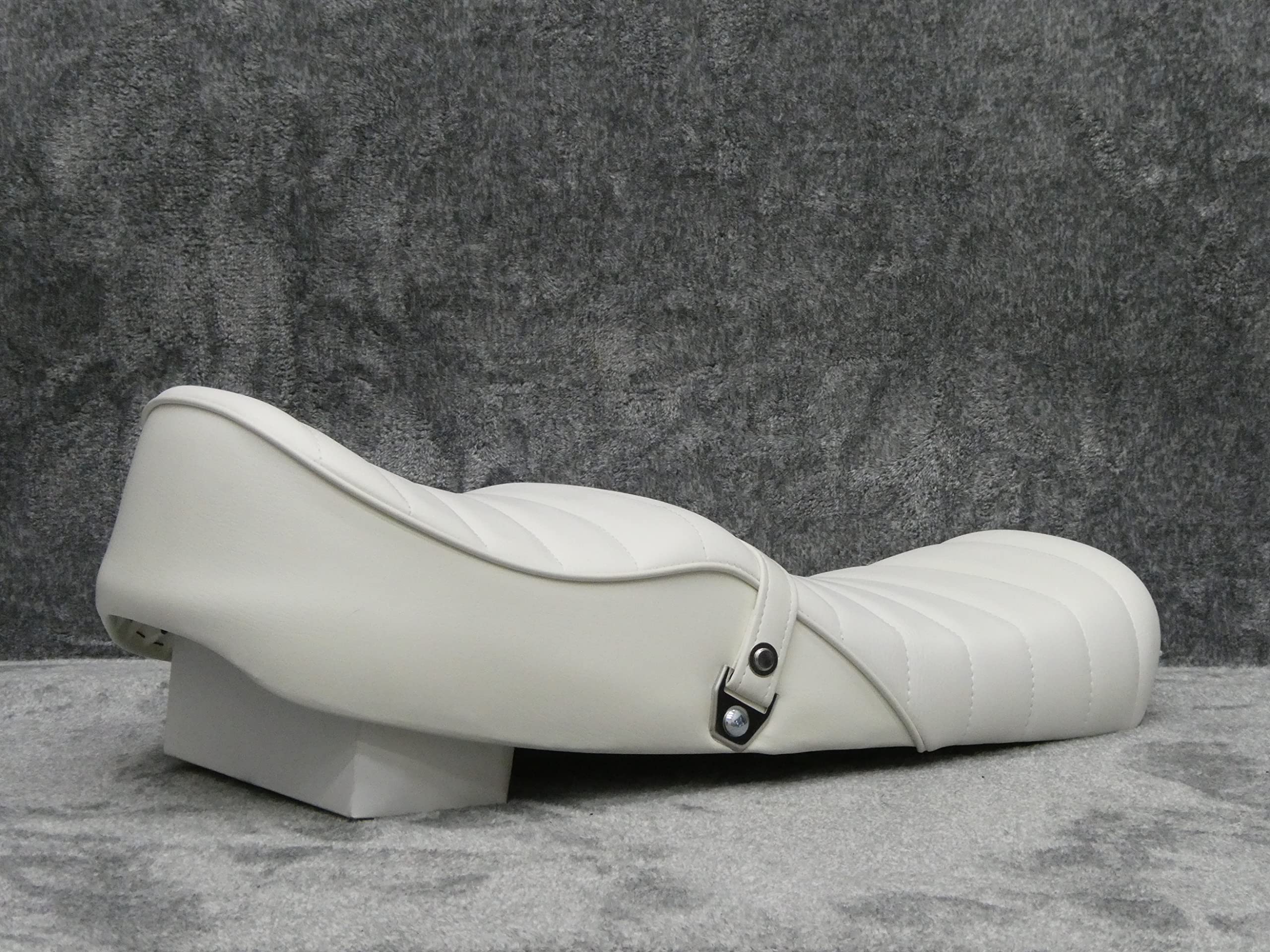 Amazon | CB750K タックロールシート 白皮/カスタム パーツ 段