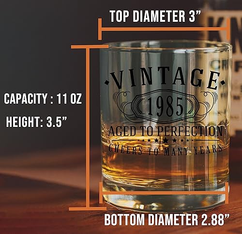 Miniatura 5 de Spotted Dog Company Vaso de whisky con estampado vintage de 1985 de 10.25 onzas, bourbon envejecido a la perfección, regalos de 38 cumpleaños para