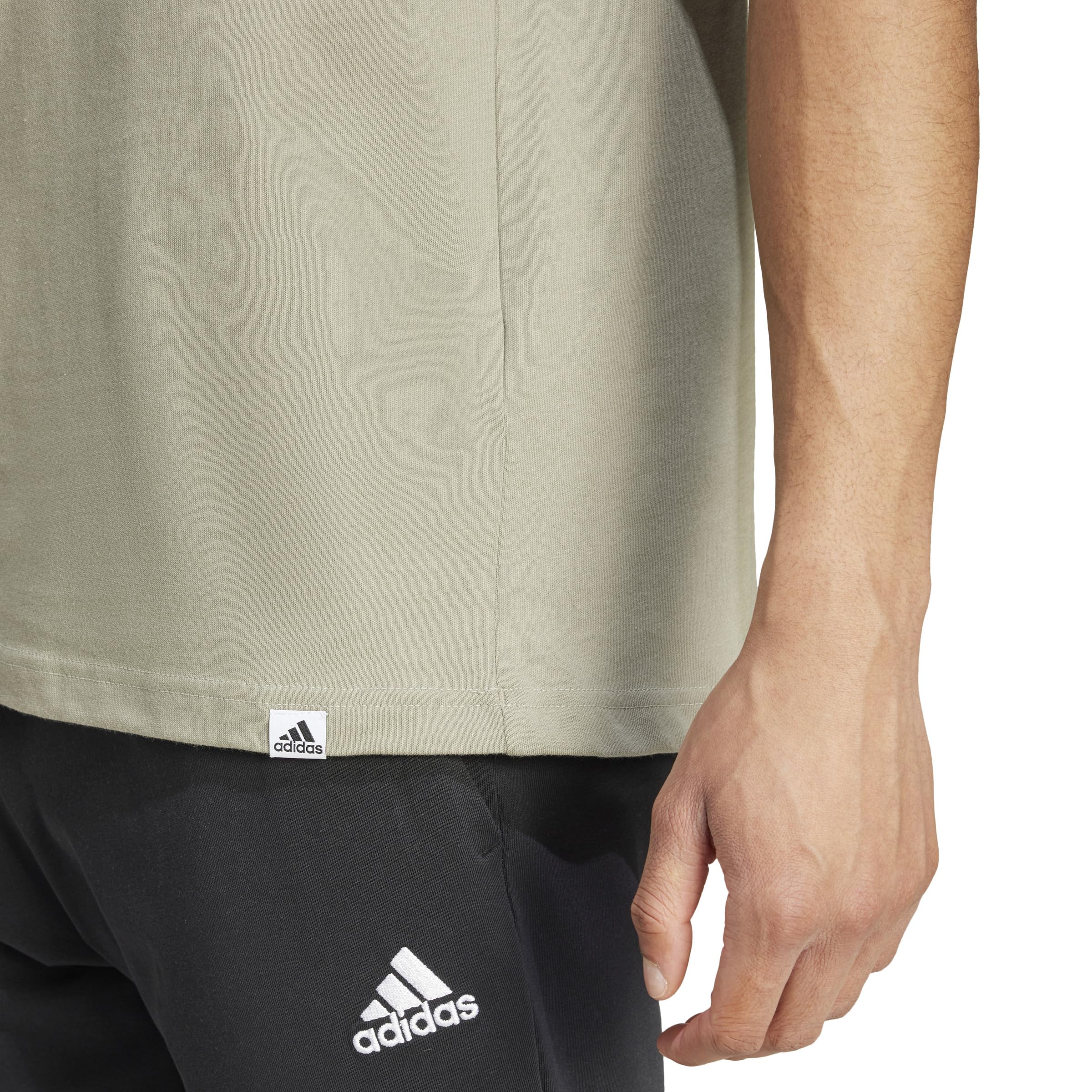 adidas Playera con Estampado Lineal de Camuflaje Playera con Estampado Lineal de Camuflaje Hombre