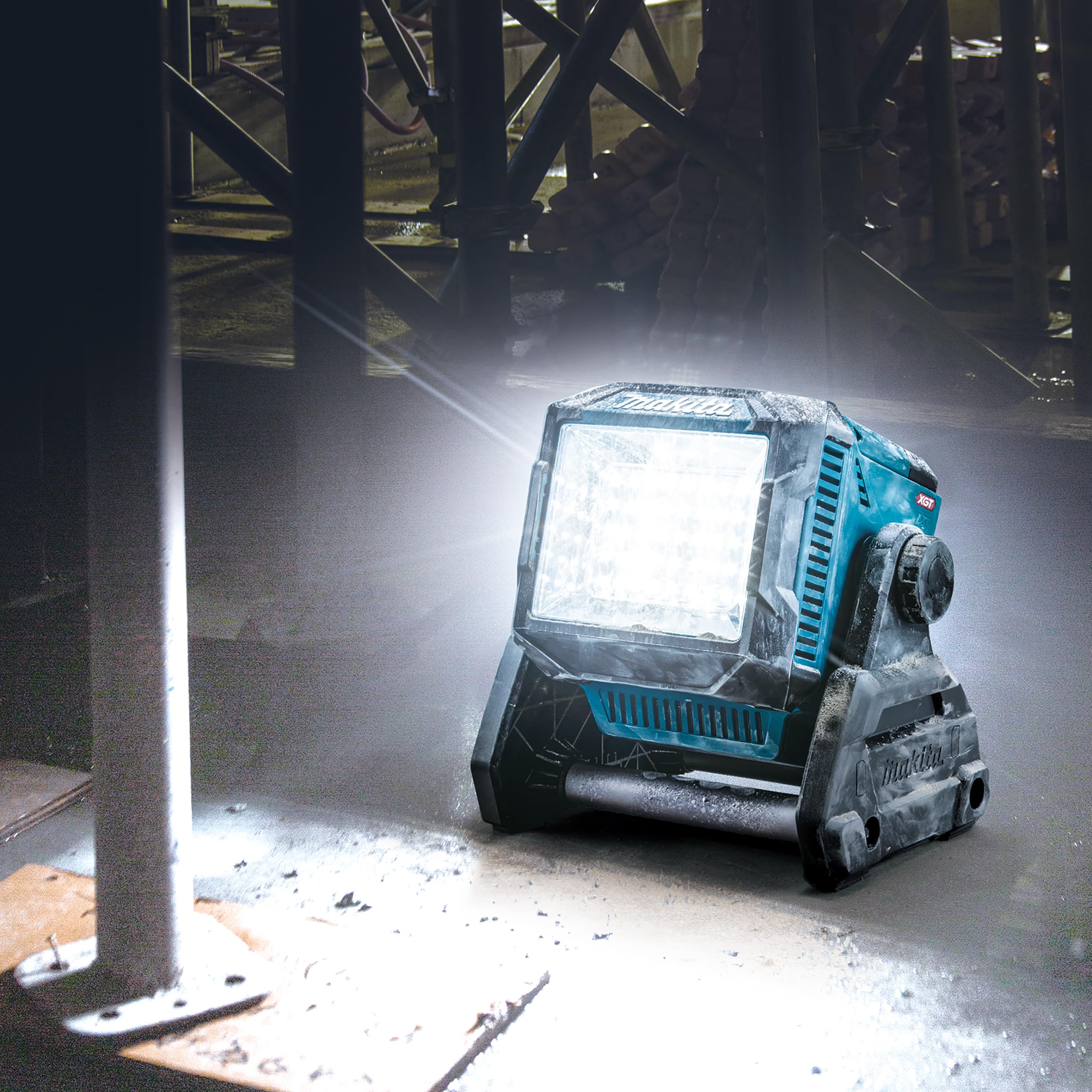Makita ML005G 40V Max Li-on XGT Luz de trabajo inalámbrica - Baterías y cargador no incluidos