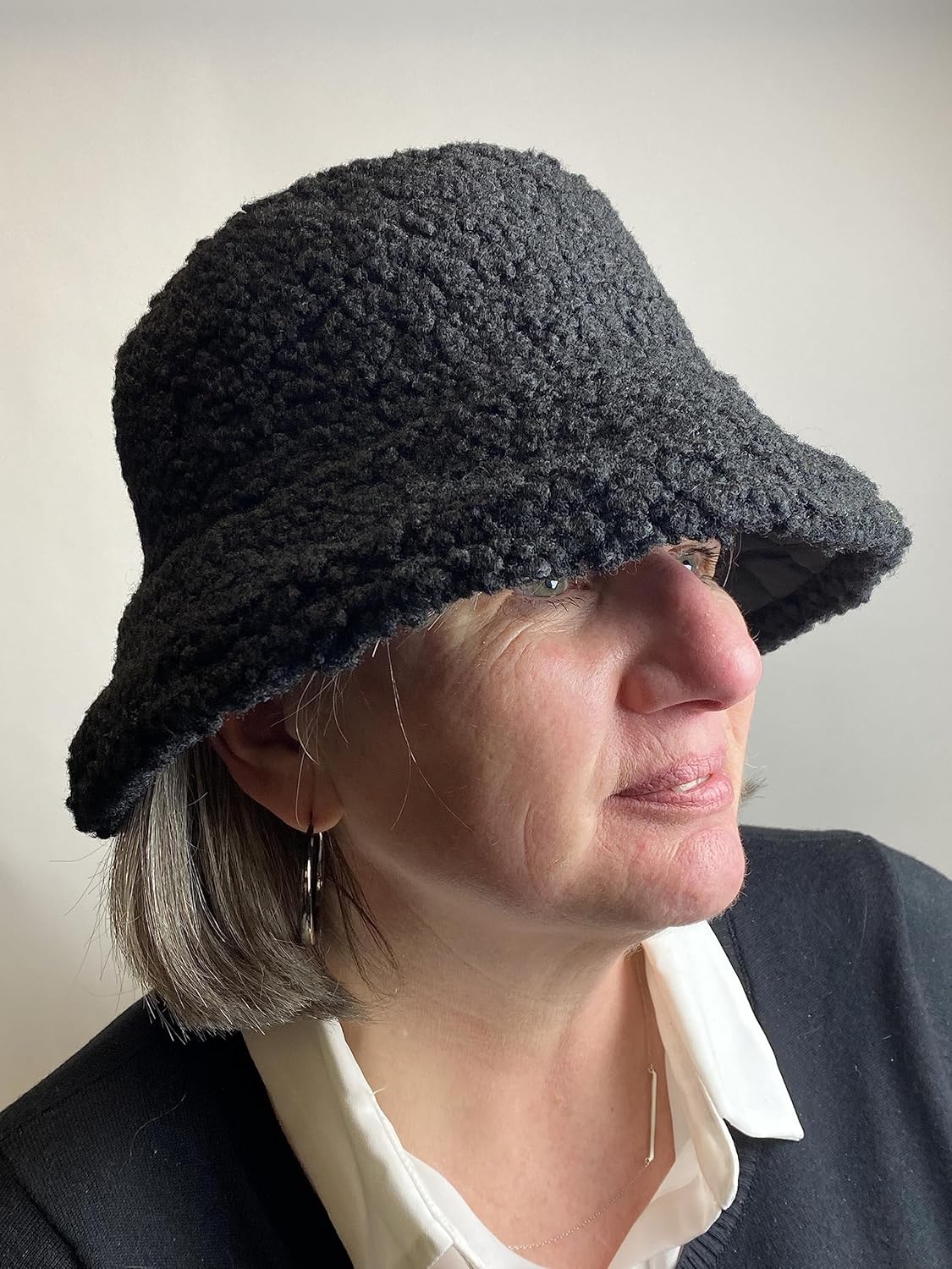 Ladies Reversible Quilted Sherpa Bucket Hat (Black) - Image 6