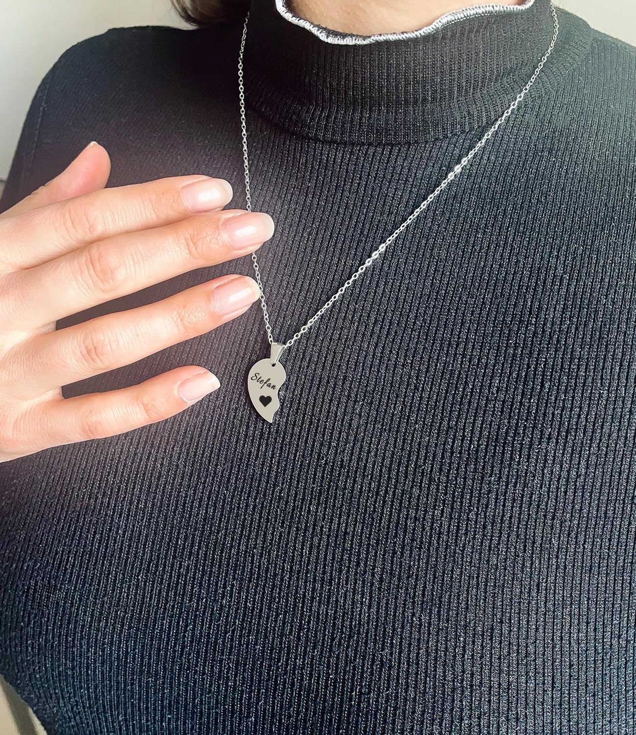 Herz Halskette für Paare mit Gravur | personalisiert mit Name, Datum, Spruch | Damen, Herren, Freundin, Verliebte | Kette verstellbar 45 cm, wasserfest mit Rückseite