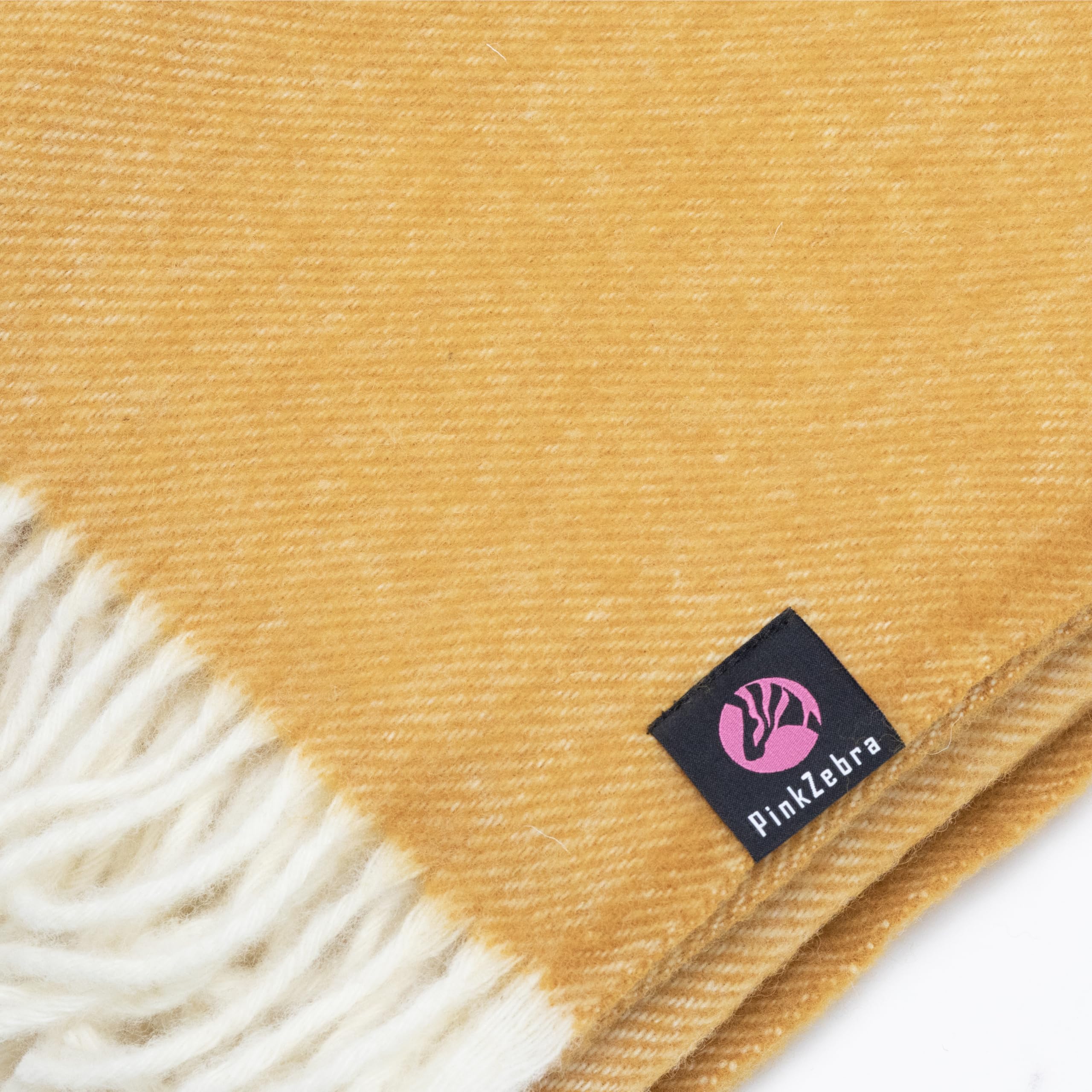 PinkZebra Sehr Warme Dicke 400 g/m² Merinowolle Decke ca. 160 x 200 cm, aus 100% Neuseeland Wolle, Tagesdecke, Kuscheldecke, Wohndecke, warme Decke mit Fransen, kuschelige Sofadecke, Honig