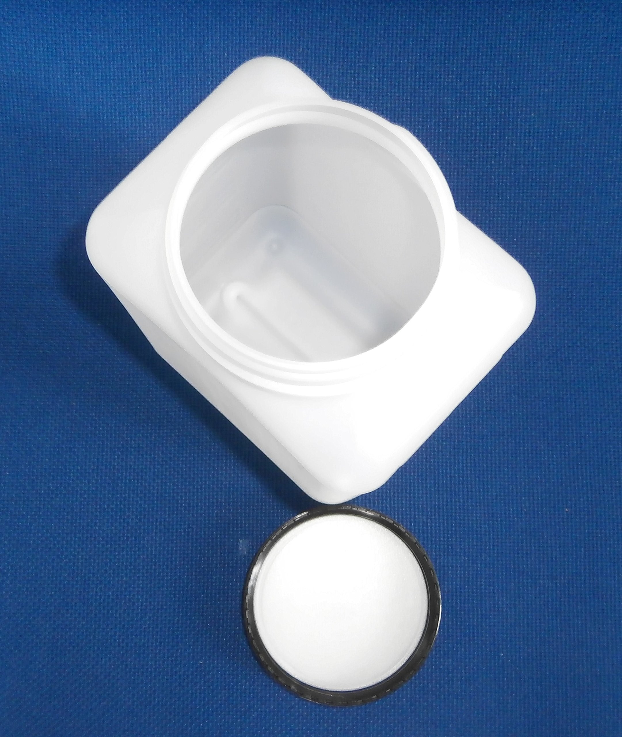 Weithalsflasche Vierkantflasche 1500 ml Kunststoff (HDPE) mit Schraubdeckel und PE-Dichtung