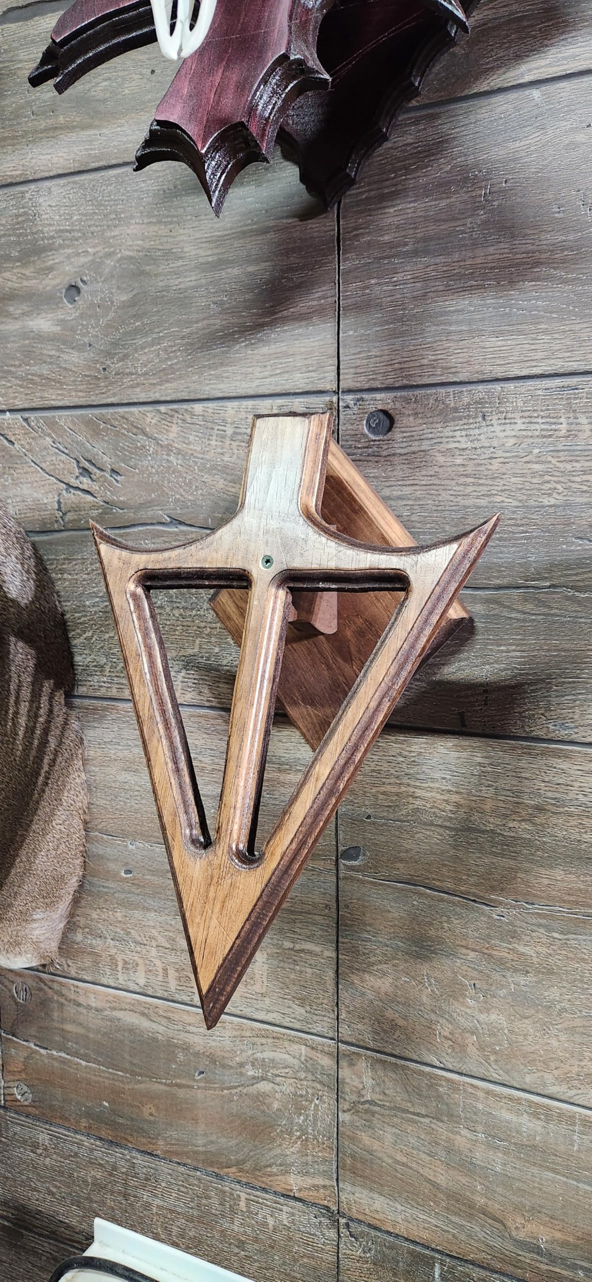 Amazon.com : Generic European Deer Skull Mount Plaque Arrowhead Showing Blades English Chestnut : Sports & Outdoors amazon-com-generic-european-deer-skull-mount-plaque-arrowhead-showing-blades-english-chestnut-sports-outdoors