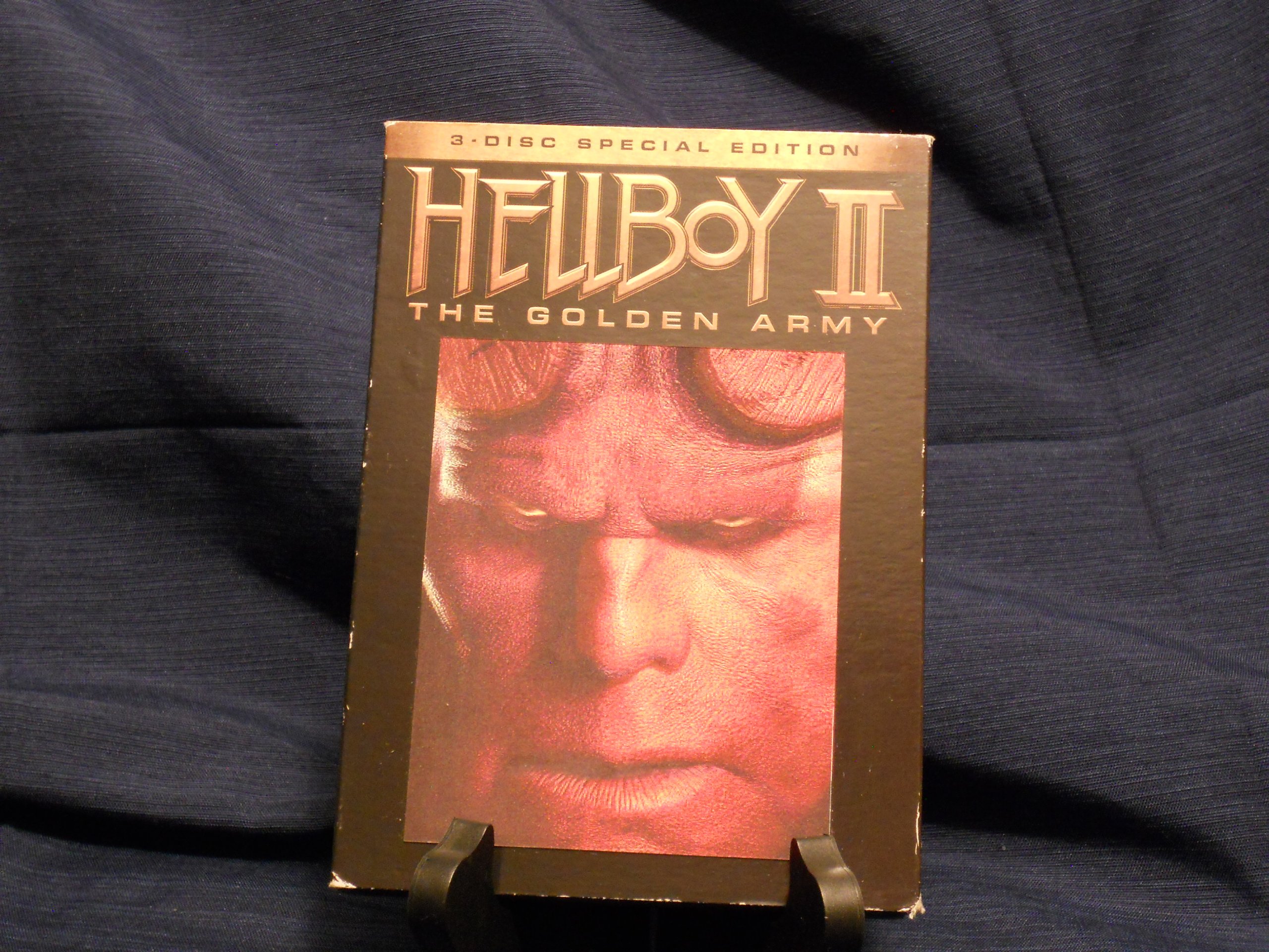 Hellboy 2: The Golden Army (Bilingual 3-Disc Special Edition) [DVD]