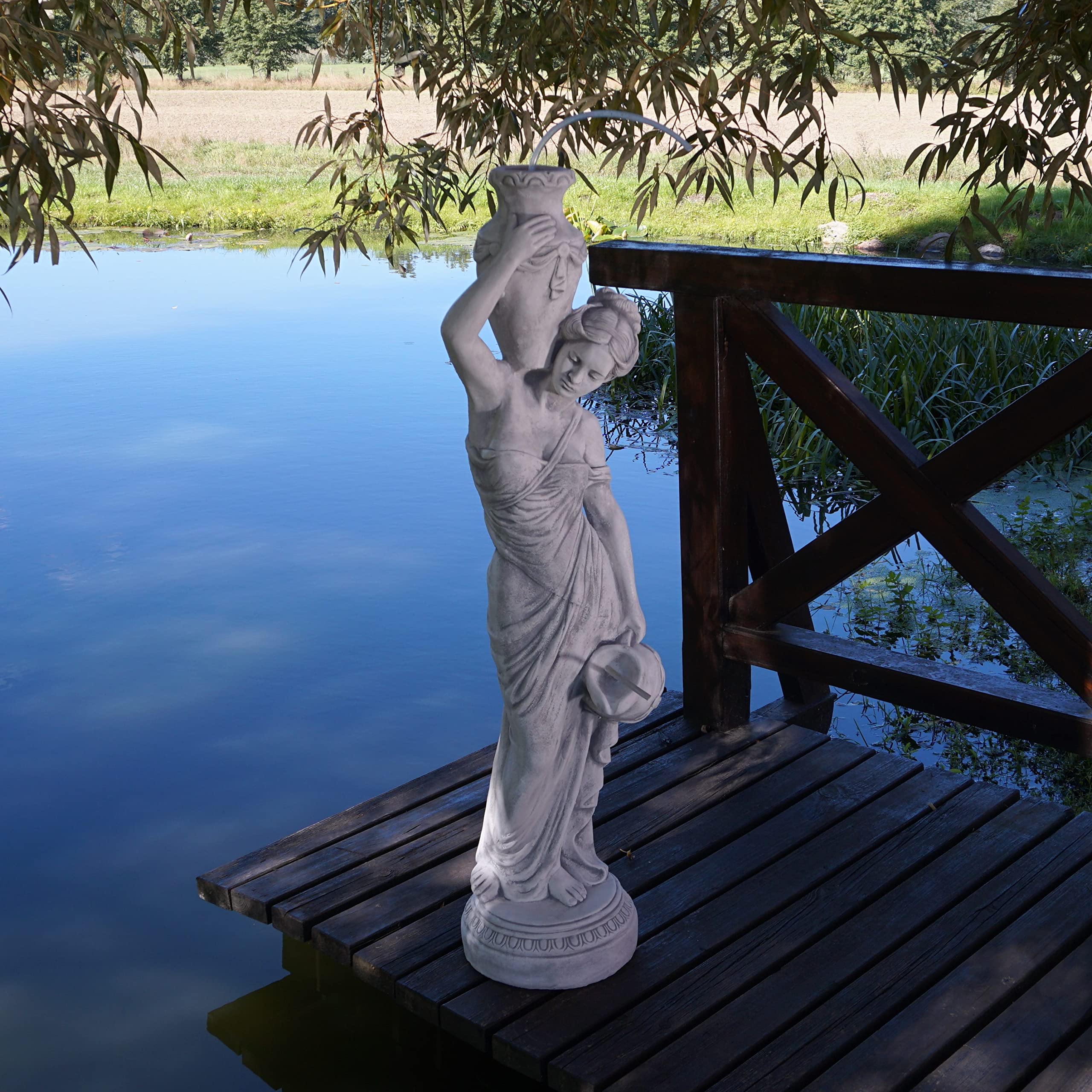 gartendekoparadies.de Maia Titanen-Tochter Statue, 133 cm, 86 kg | Steinfigur mit Wasserlauf, 86 kg, Frostsicher, aus Steinguss, Für Außenbereich