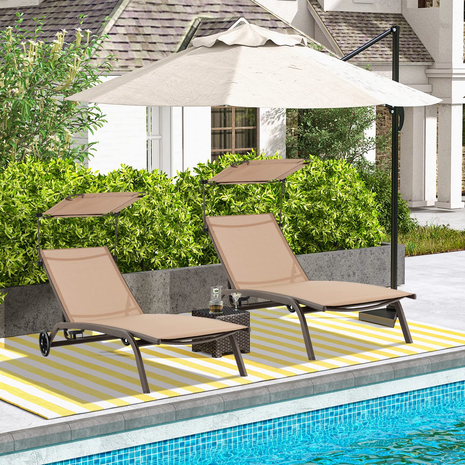 GOPLUS Gartenliege, Sonnenliege mit Dach, Liegestuhl Garten mit Rollen & Getränkehalter, Rücklehne 6 stufig verstellbar, Gartenliege wetterfest, bis 150kg belastbar, 165 x 61 x 96cm (Braun)