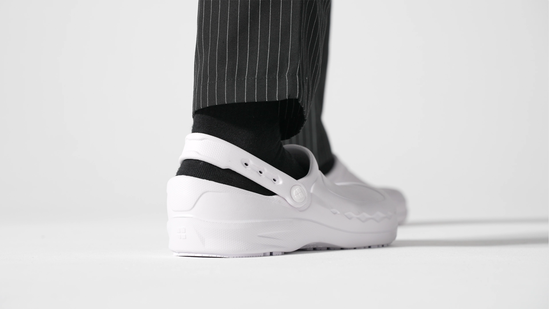 Shoes For Crews ZINC Arbeitsschuhe - Rutschhemmende Clogs Für Küche & Medizin