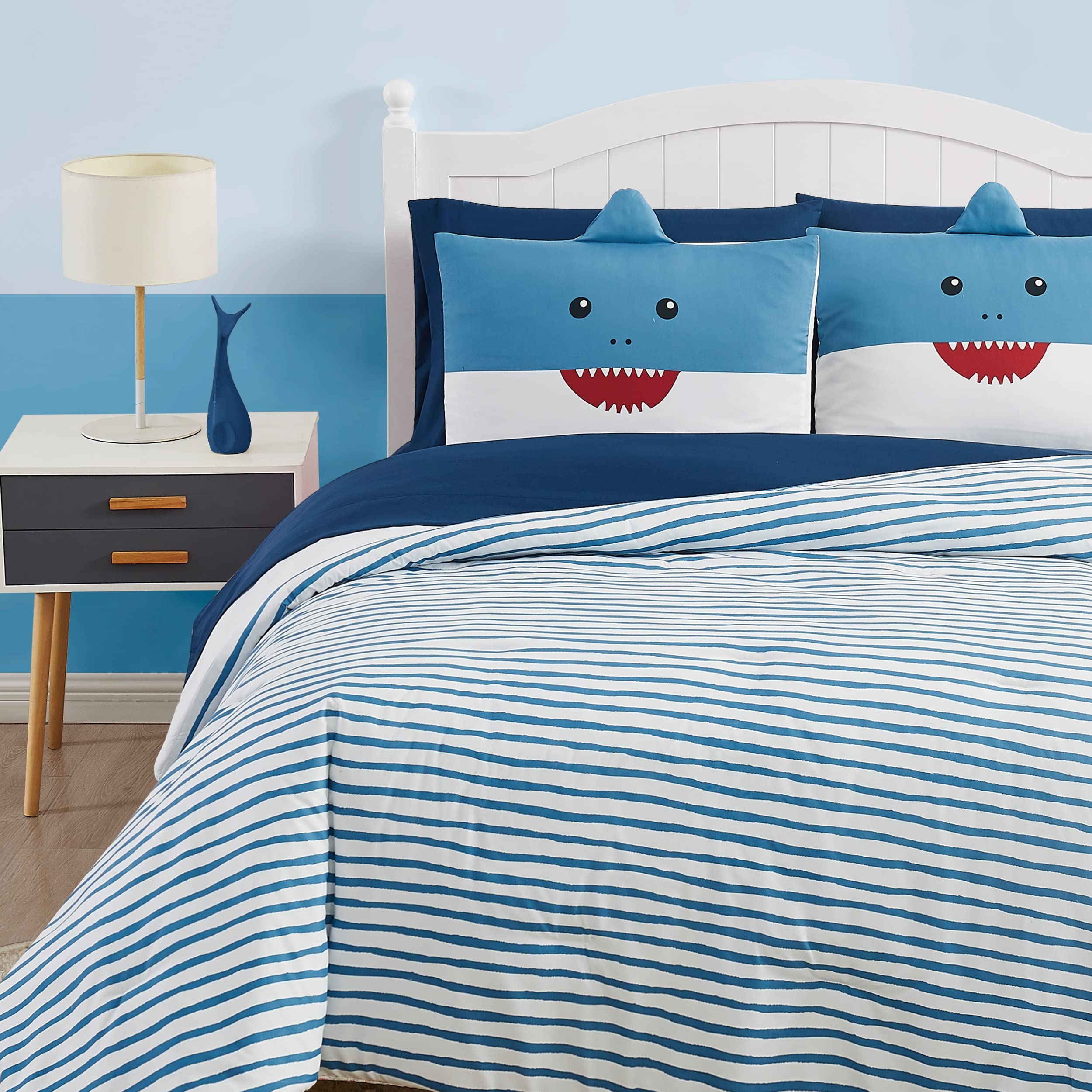 My World Happy Shark Collection, 7 Piece Bed in a Bag - Queen, Blue/White